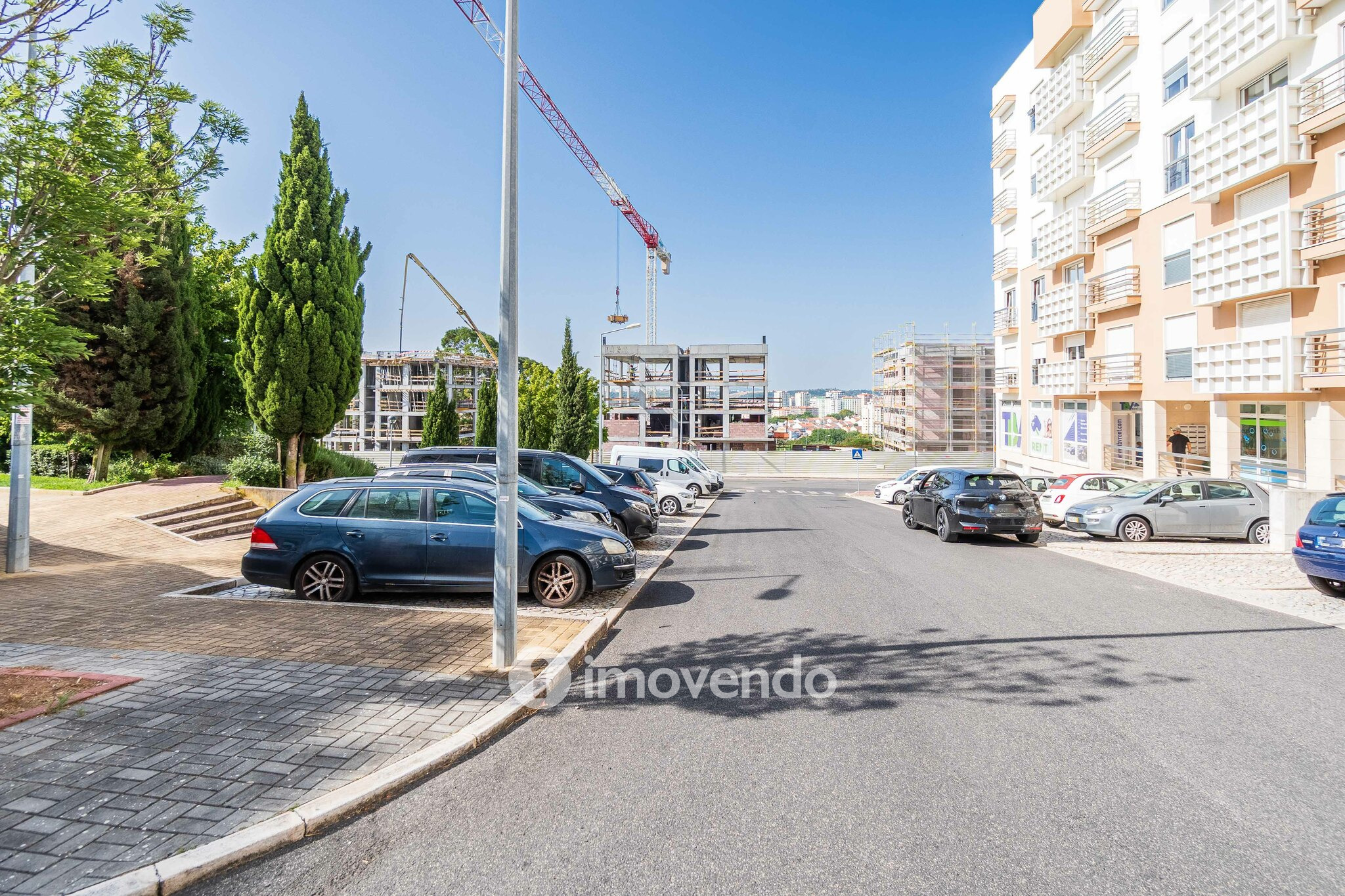 Apartamento T2 moderno, com estacionamento, na Póvoa de Santo Adrião