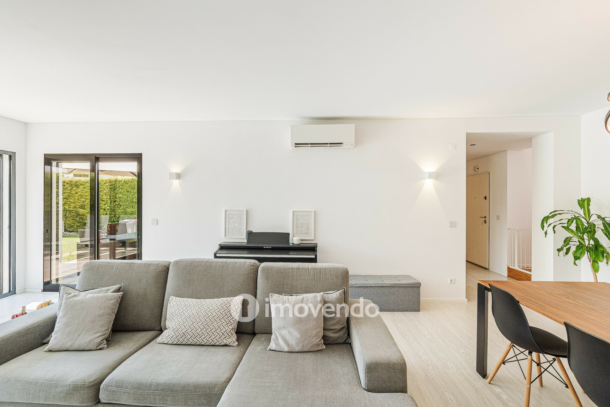 Moradia T3 moderna, com piscina e garagem, em Santo Antão do Tojal