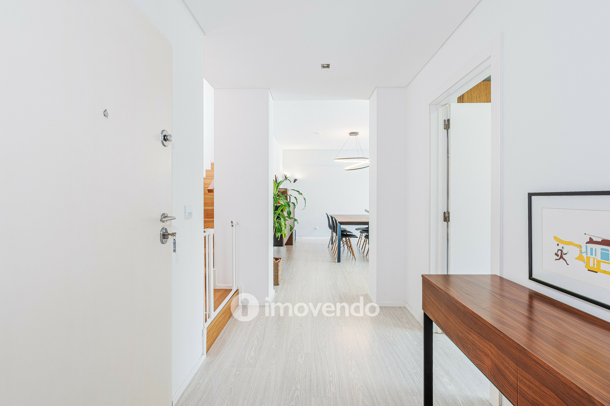 Moradia T3 moderna, com piscina e garagem, em Santo Antão do Tojal
