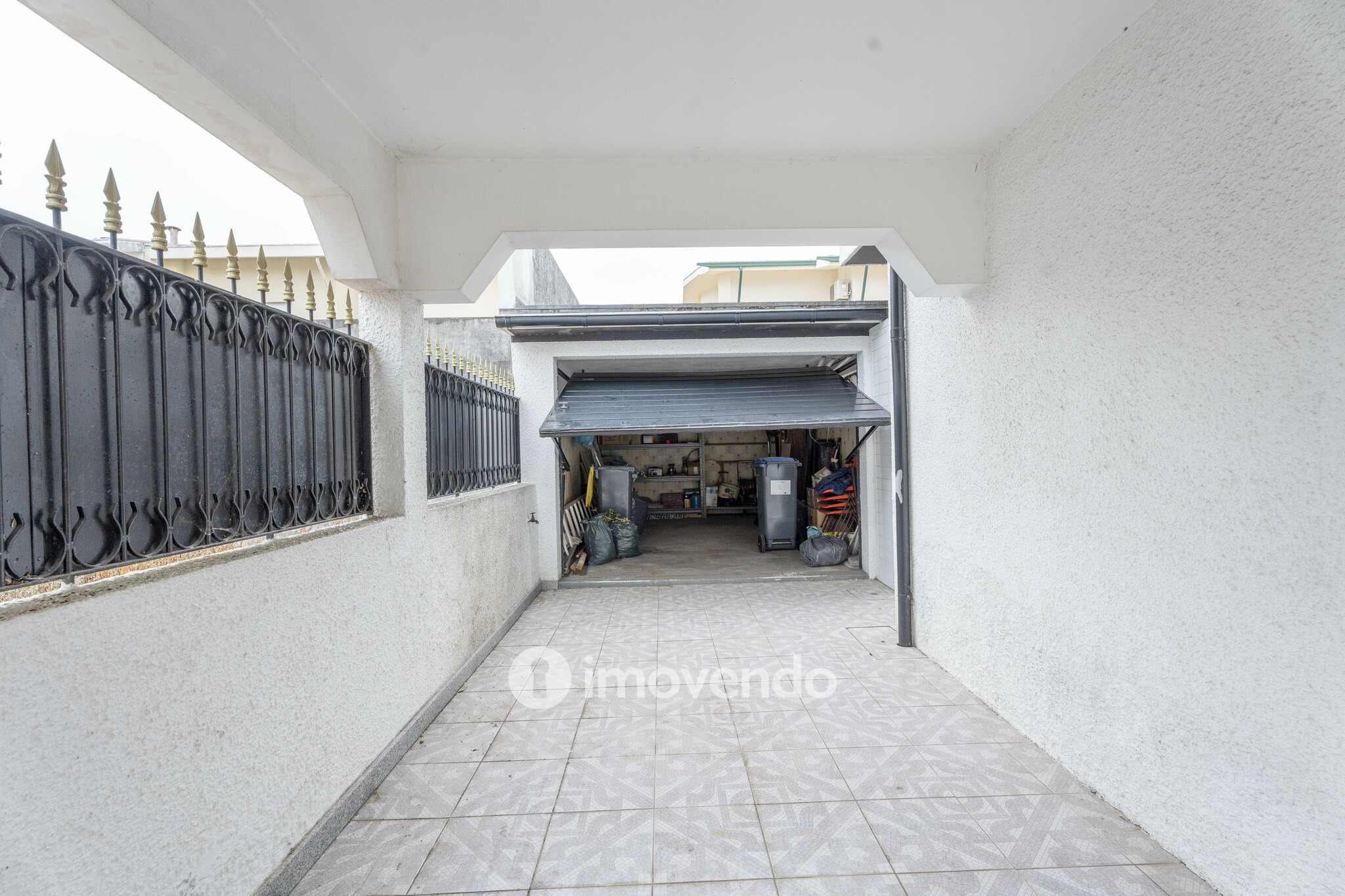 Moradia T4 com garagem, em Vila Nova da Telha, na Maia