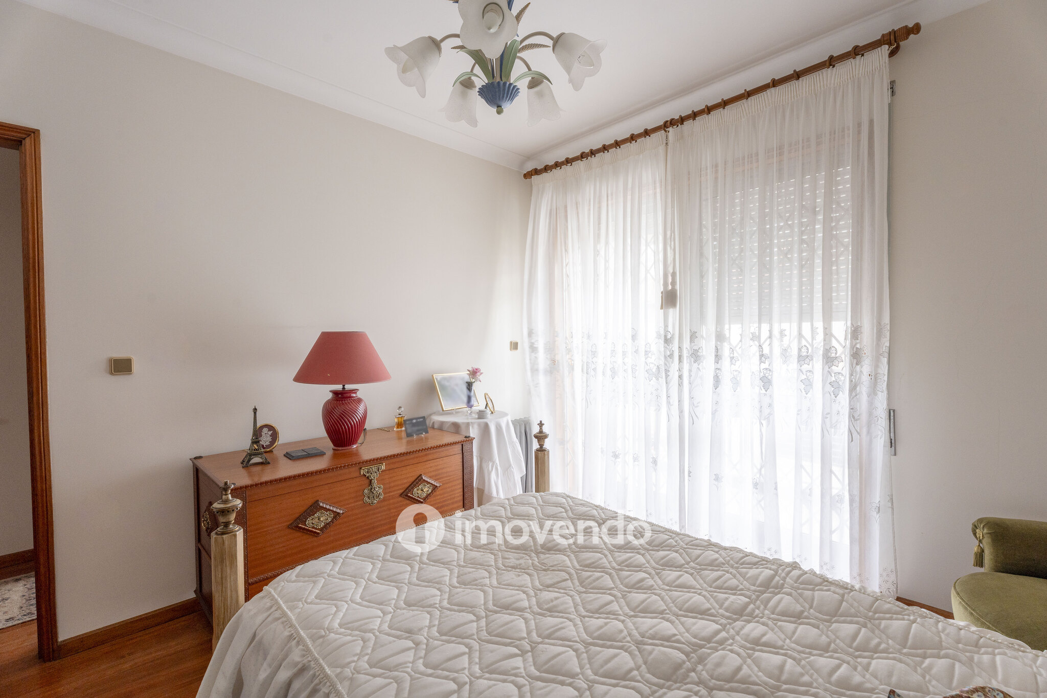 Moradia T4 com garagem, em Vila Nova da Telha, na Maia