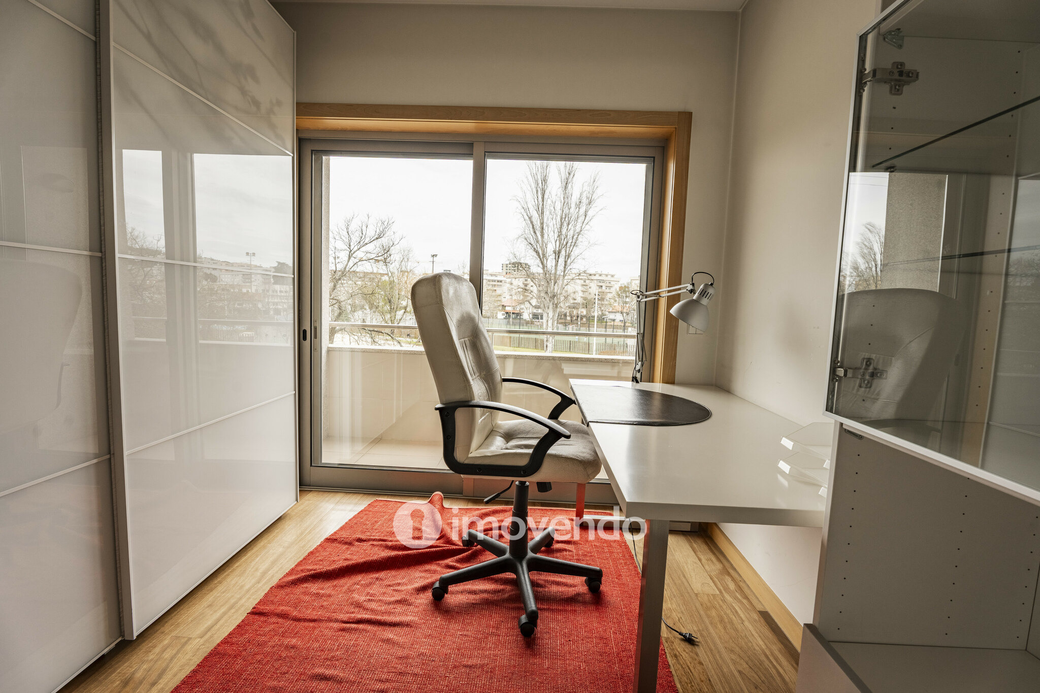 Apartamento T3, com áreas amplas e garagem, em Braga