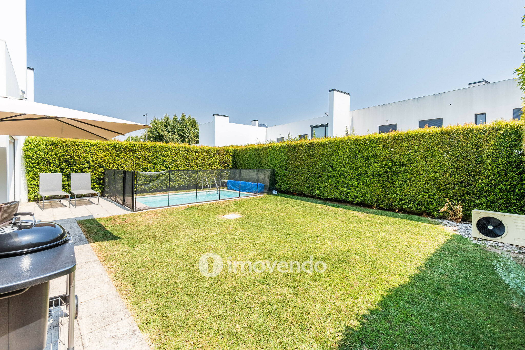 Moradia T3 moderna, com piscina e garagem, em Santo Antão do Tojal