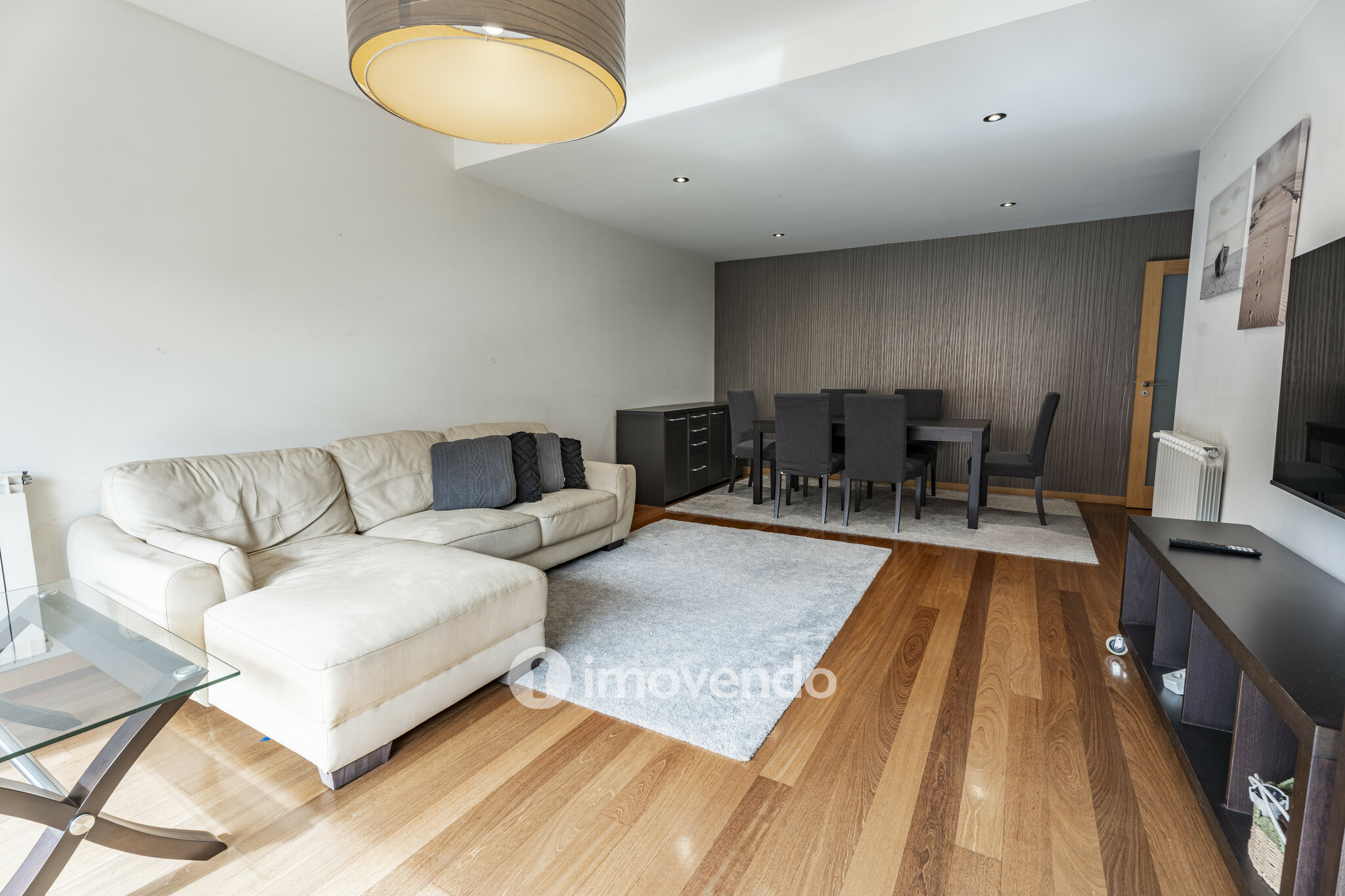 Apartamento T3, com áreas amplas e garagem, em Braga