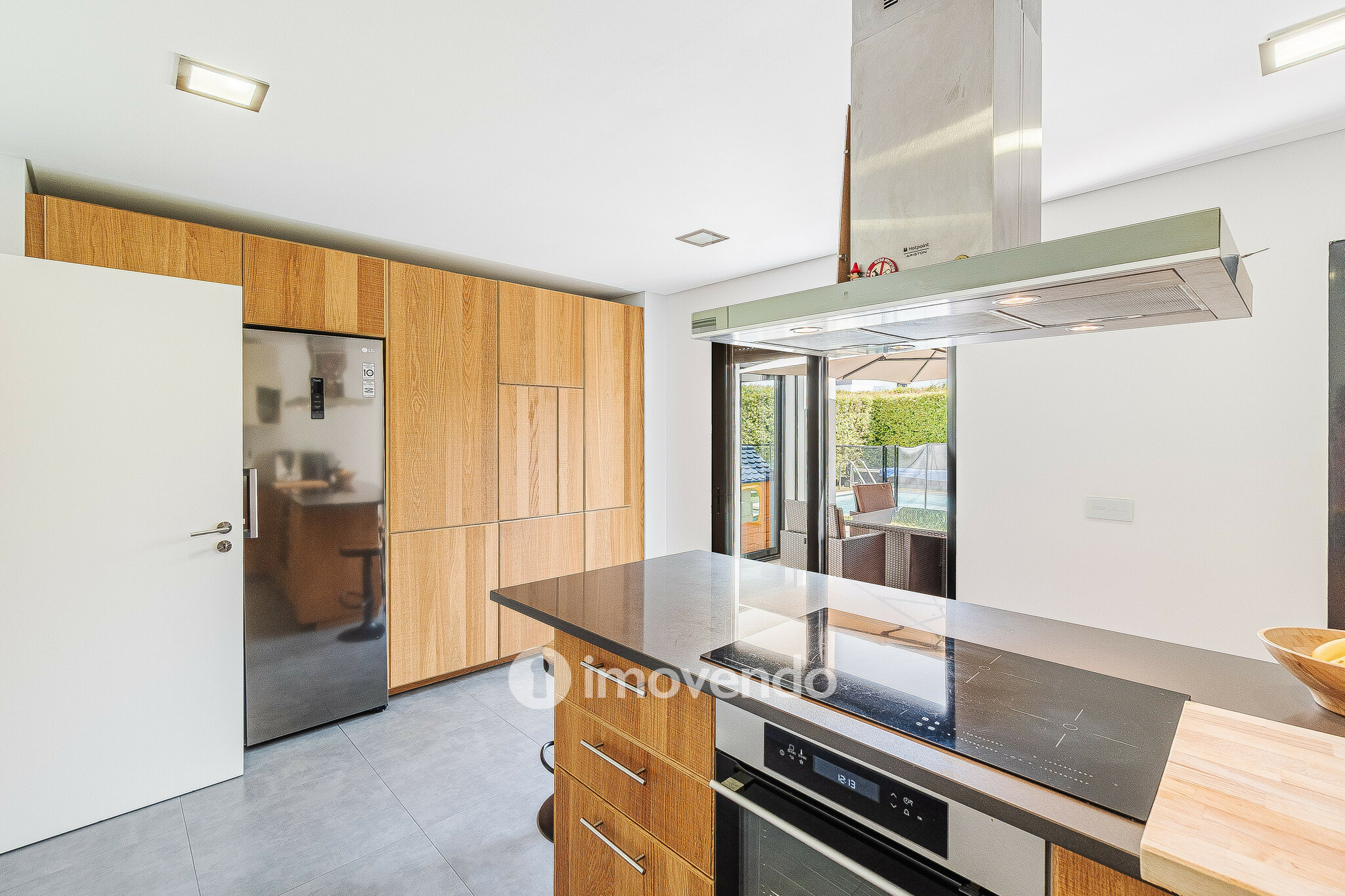 Moradia T3 moderna, com piscina e garagem, em Santo Antão do Tojal