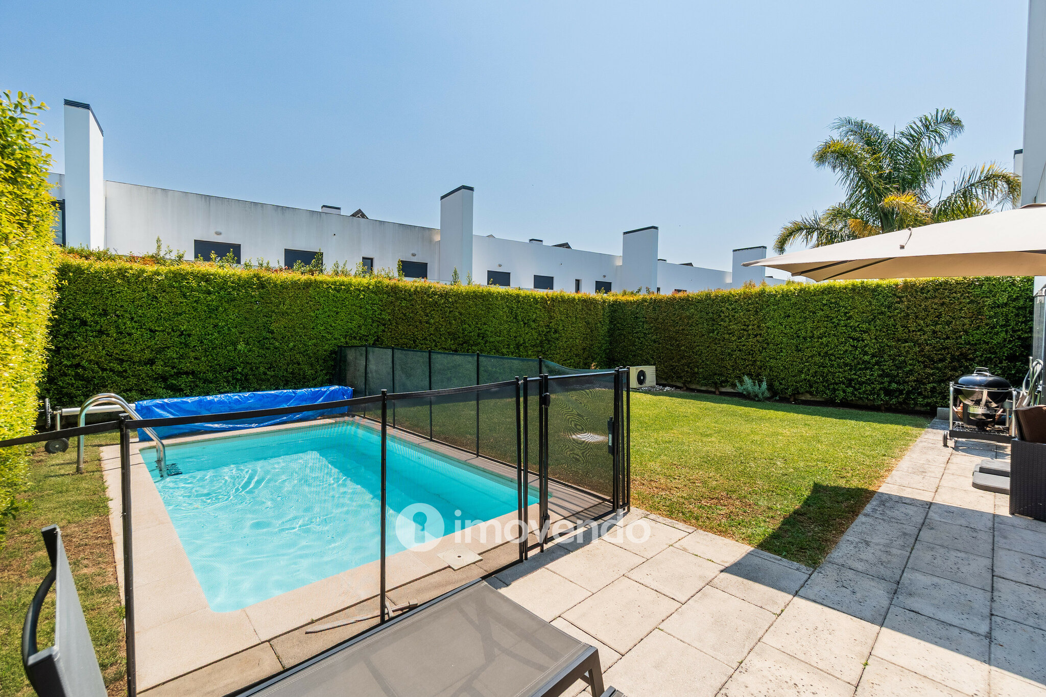 Moradia T3 moderna, com piscina e garagem, em Santo Antão do Tojal