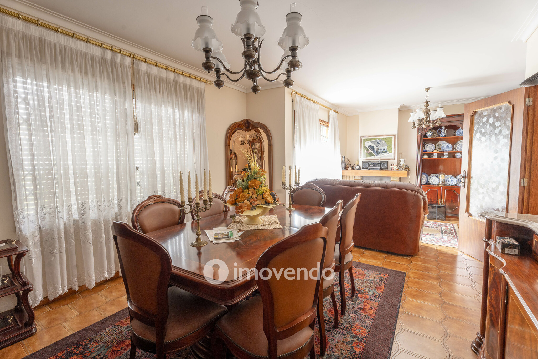 Moradia T4 com garagem, em Vila Nova da Telha, na Maia