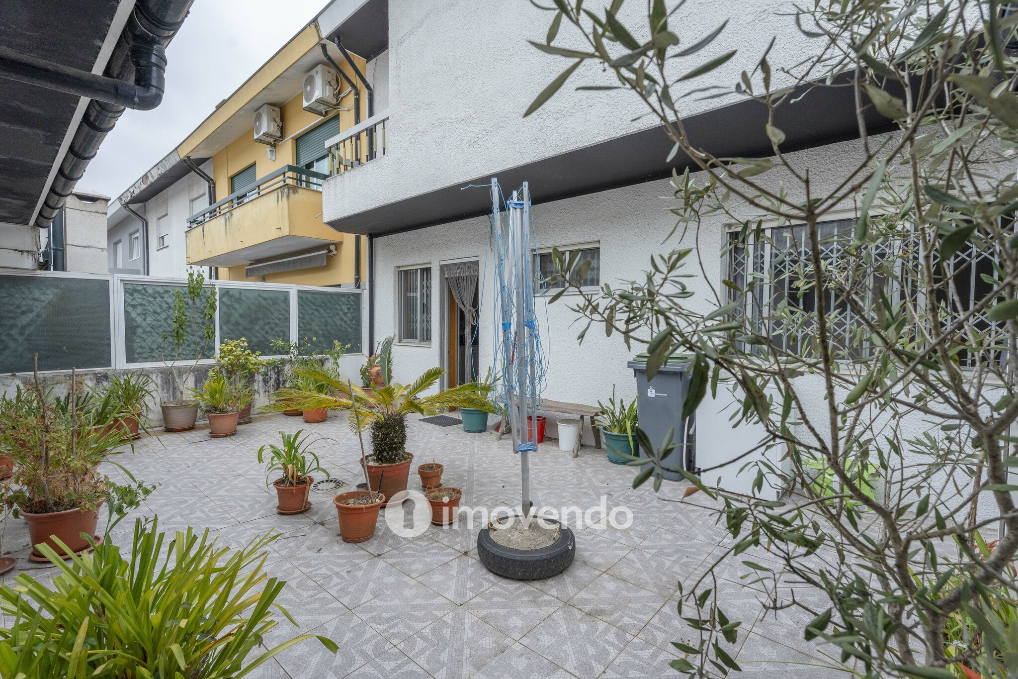 Moradia T4 com garagem, em Vila Nova da Telha, na Maia