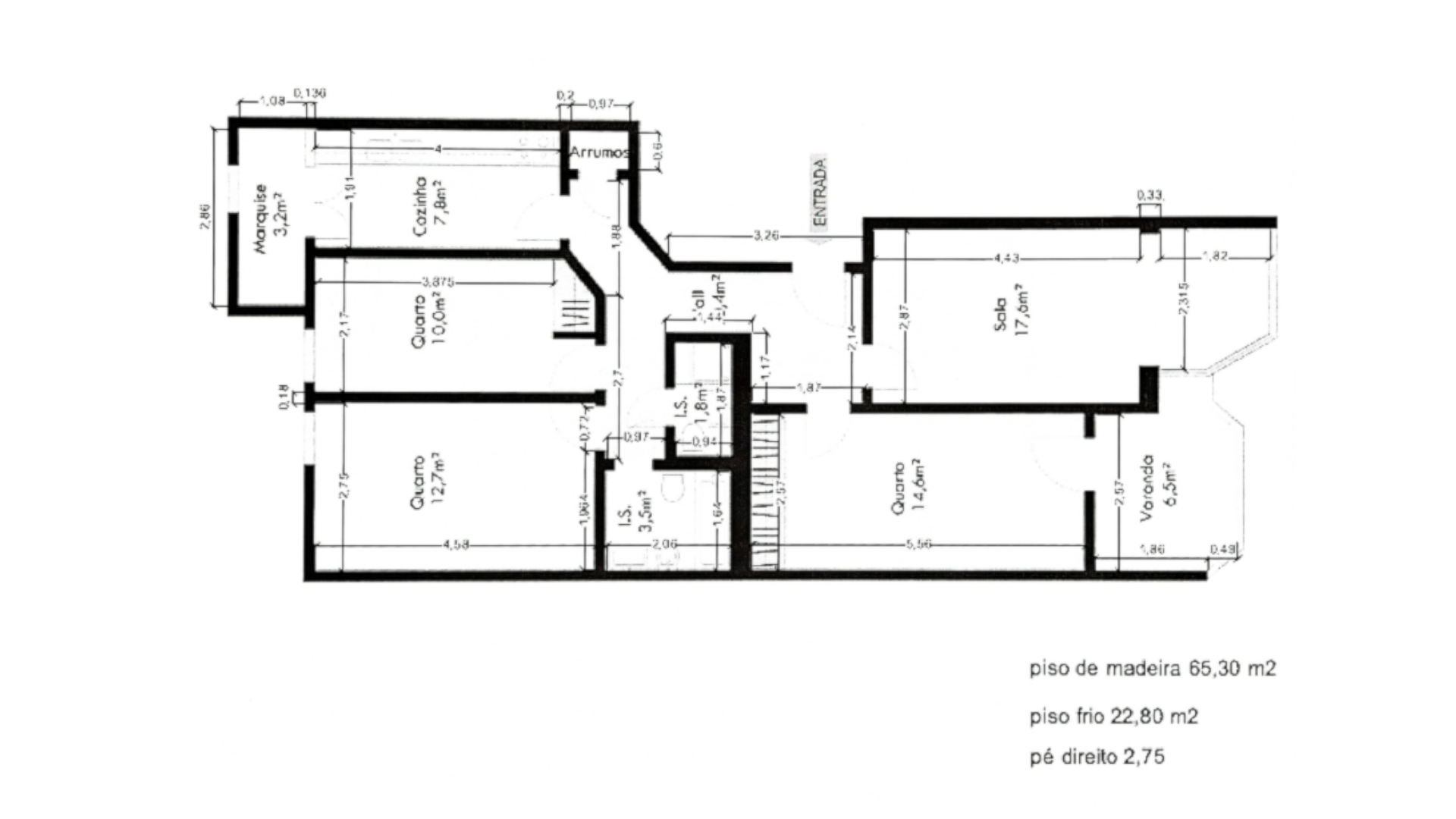 Apartamento T3, com áreas generosas e varanda, em Algés