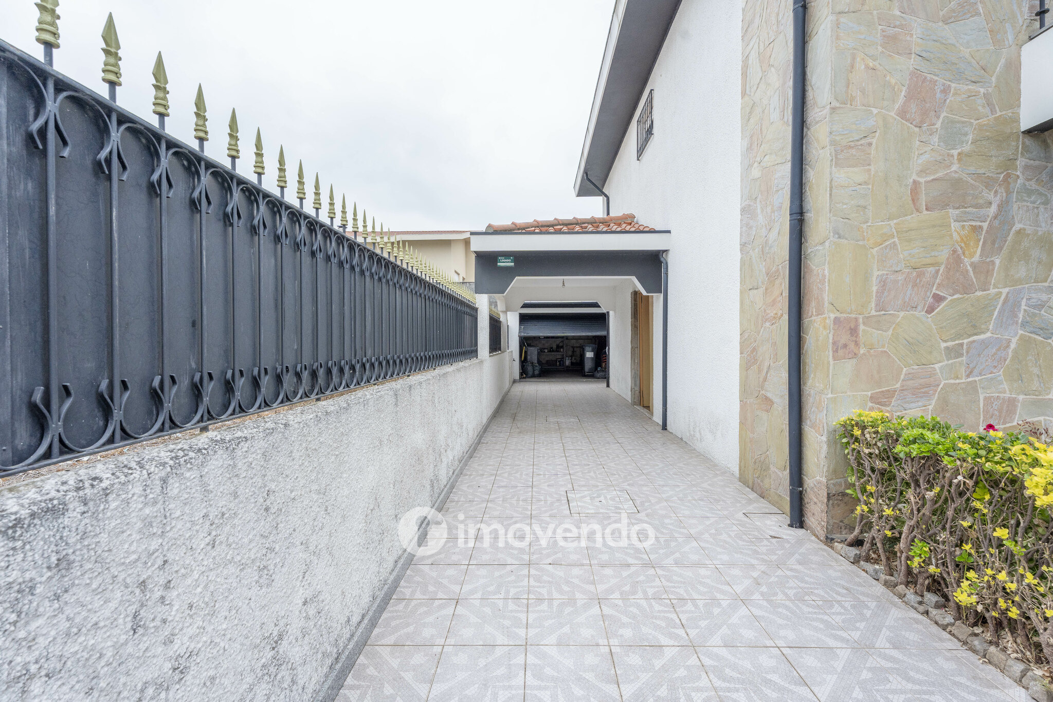 Moradia T4 com garagem, em Vila Nova da Telha, na Maia