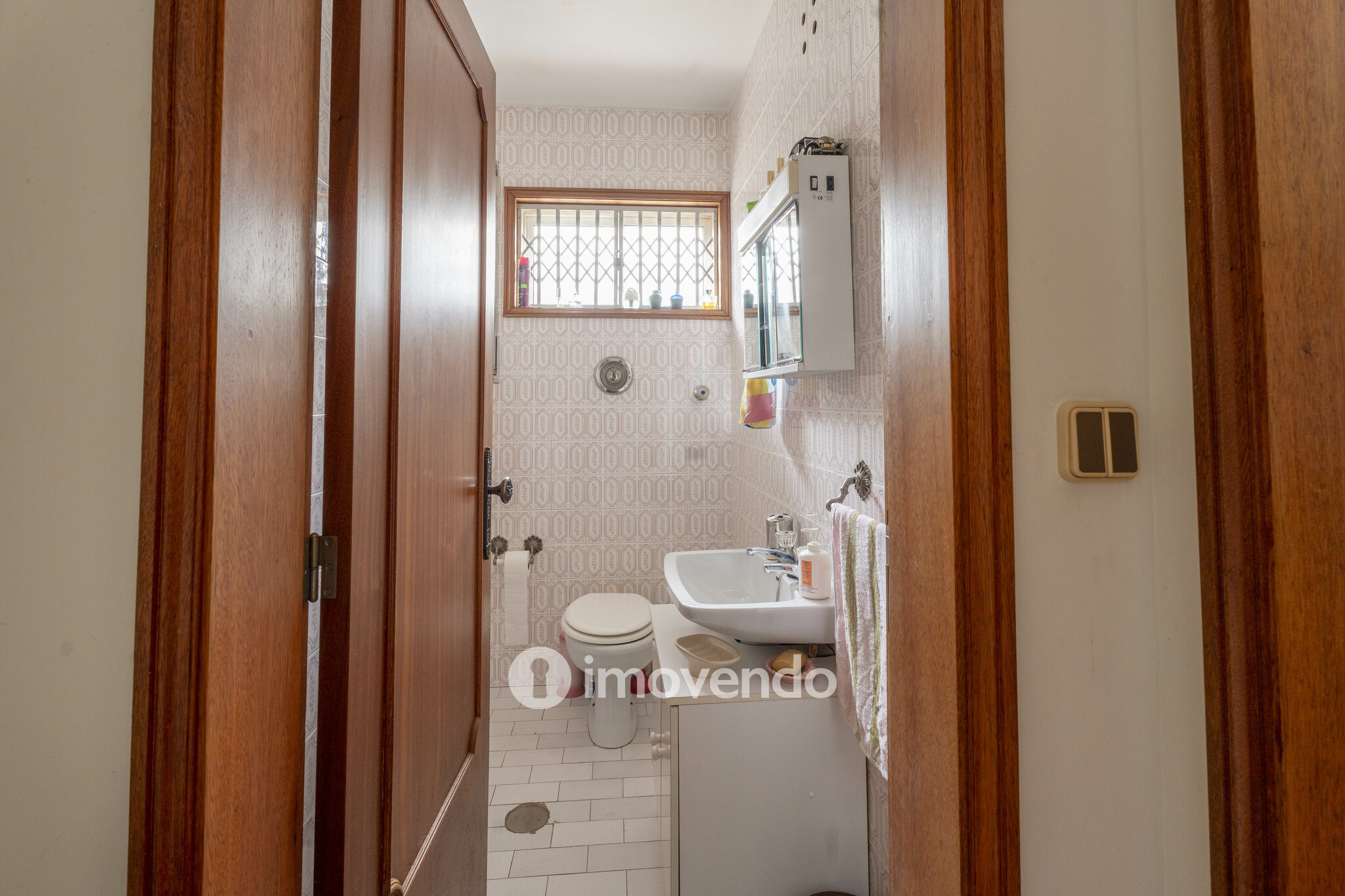 Moradia T4 com garagem, em Vila Nova da Telha, na Maia