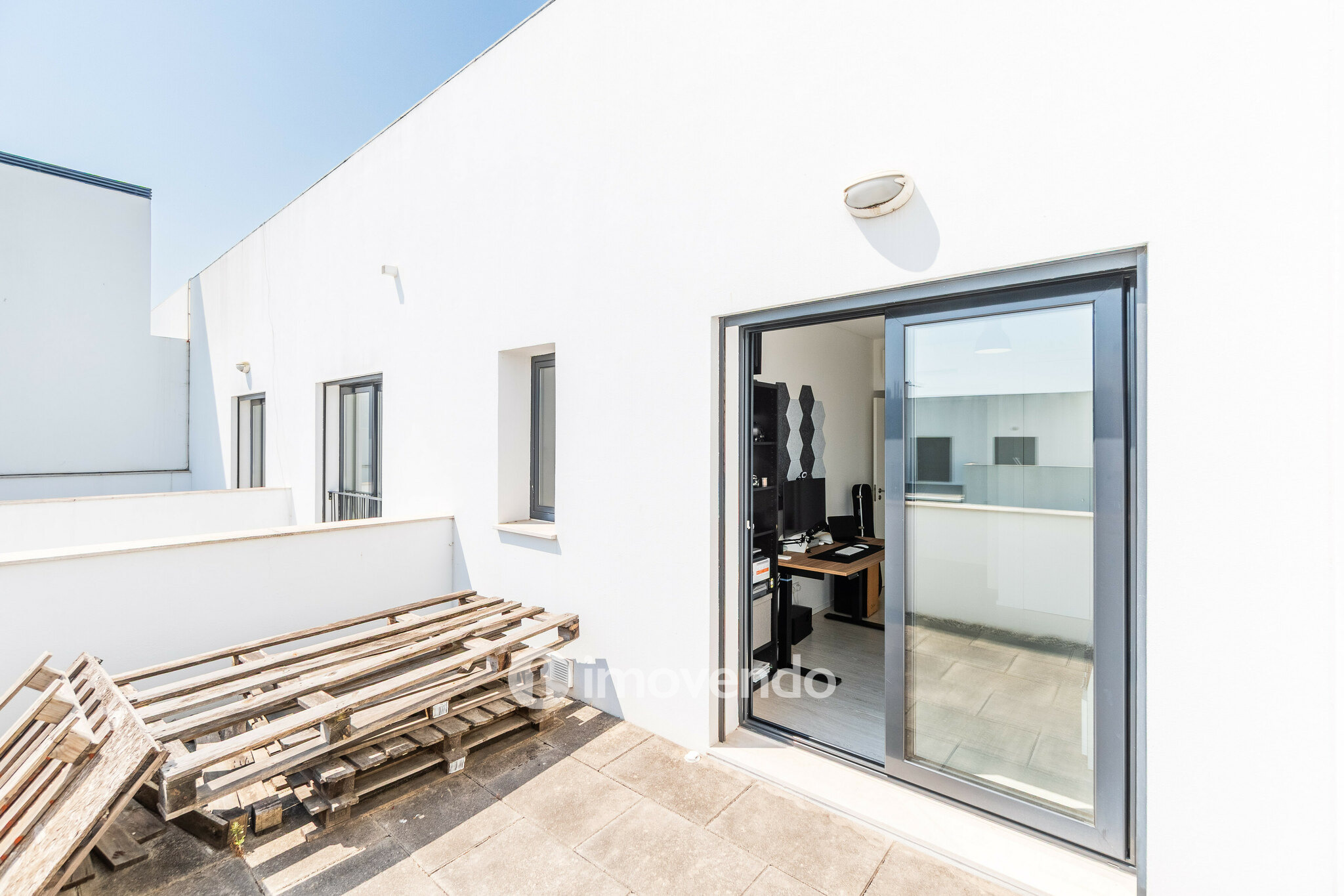 Moradia T3 moderna, com piscina e garagem, em Santo Antão do Tojal