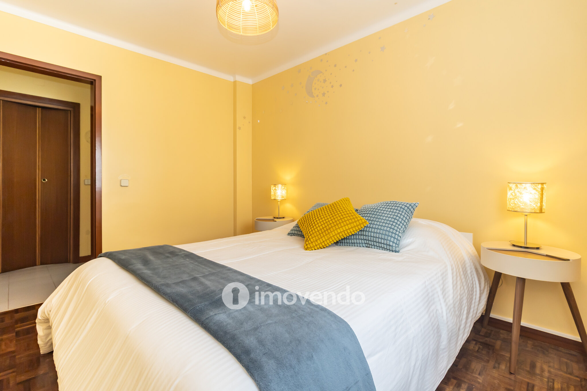 Apartamento T2 com áreas generosas e varanda, em Setúbal