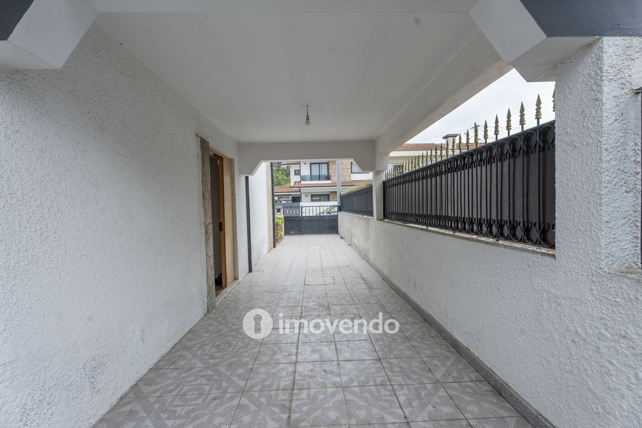 Moradia T4 com garagem, em Vila Nova da Telha, na Maia