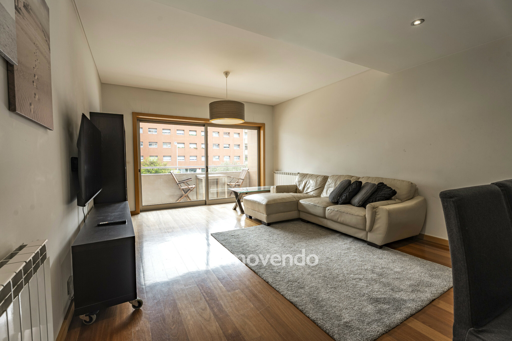 Apartamento T3, com áreas amplas e garagem, em Braga