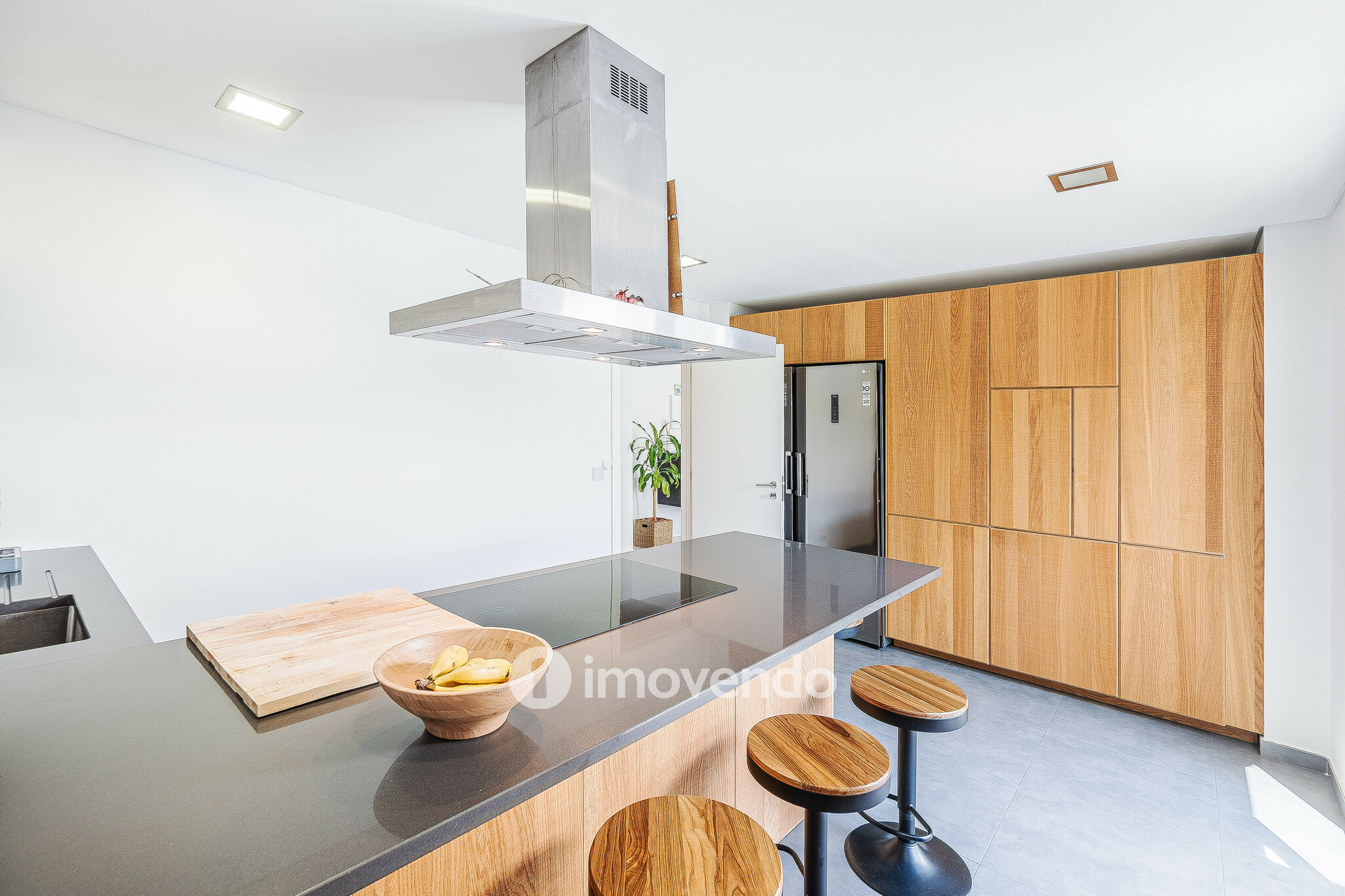 Moradia T3 moderna, com piscina e garagem, em Santo Antão do Tojal