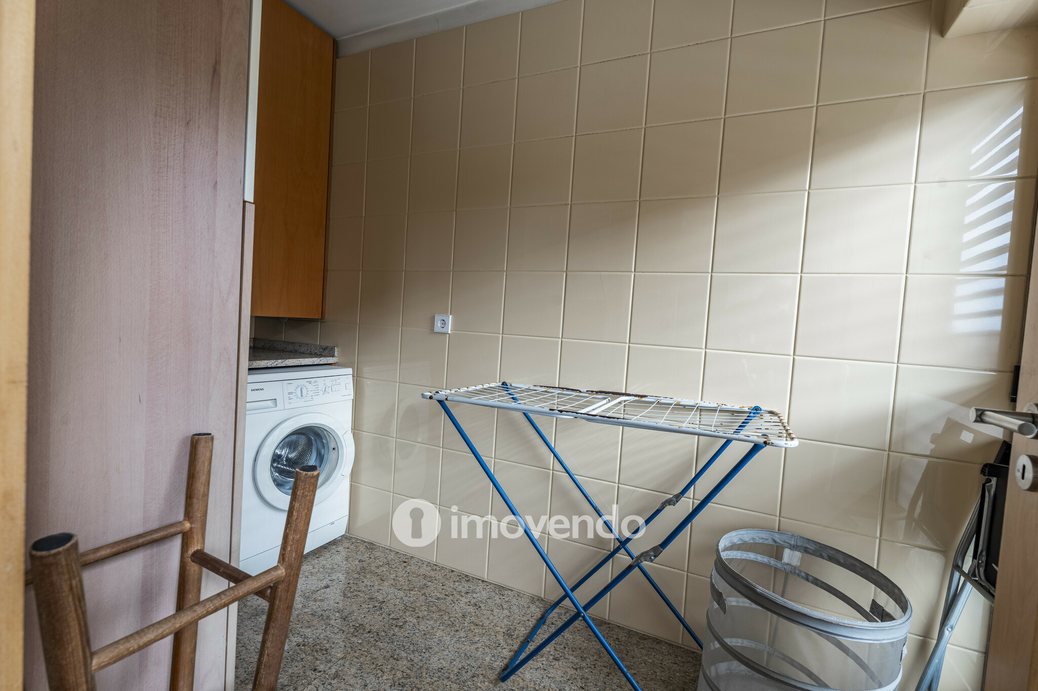 Apartamento T3, com áreas amplas e garagem, em Braga