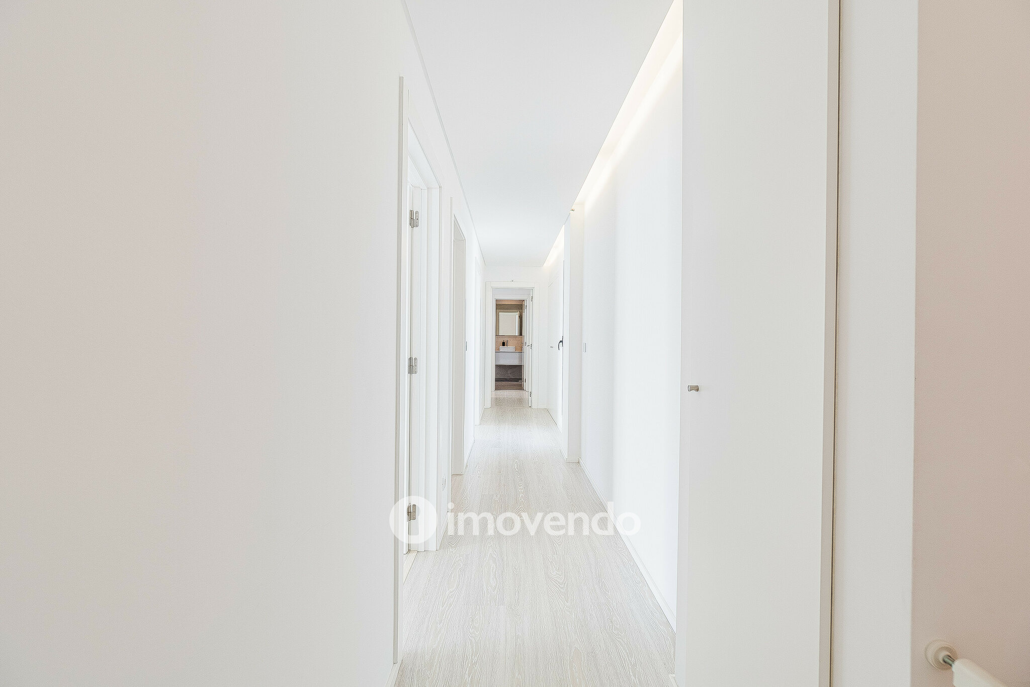 Moradia T3 moderna, com piscina e garagem, em Santo Antão do Tojal