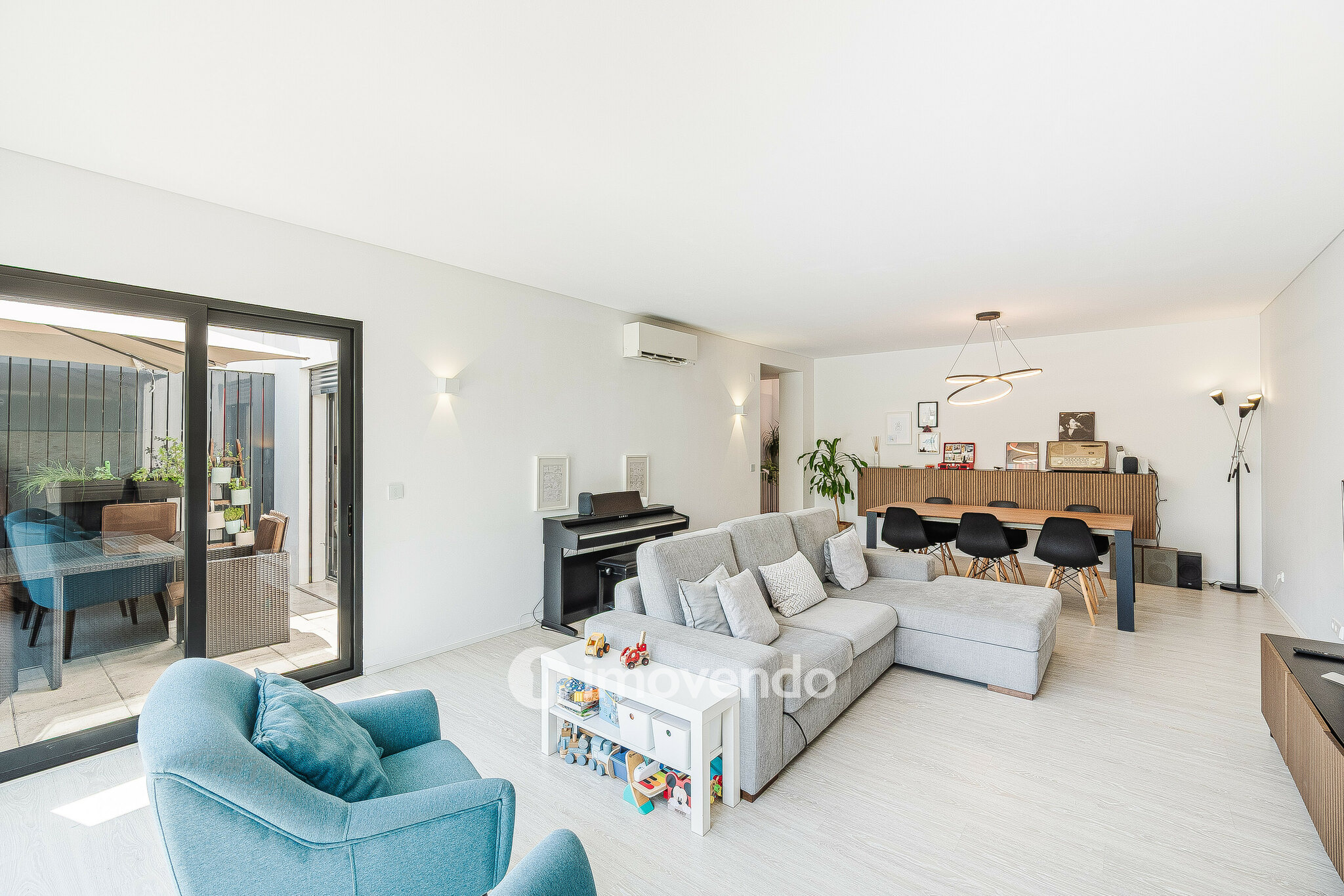 Moradia T3 moderna, com piscina e garagem, em Santo Antão do Tojal