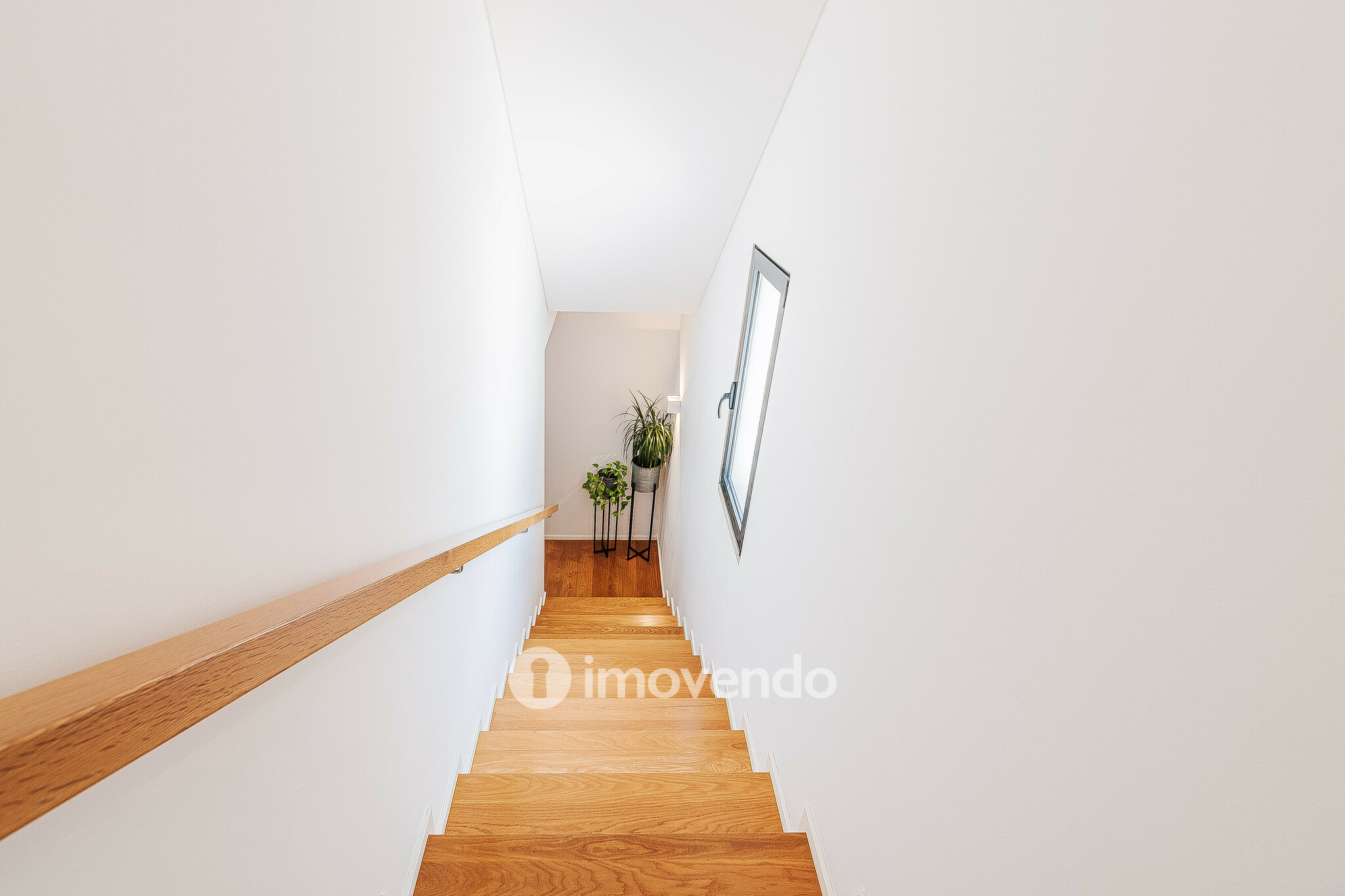 Moradia T3 moderna, com piscina e garagem, em Santo Antão do Tojal