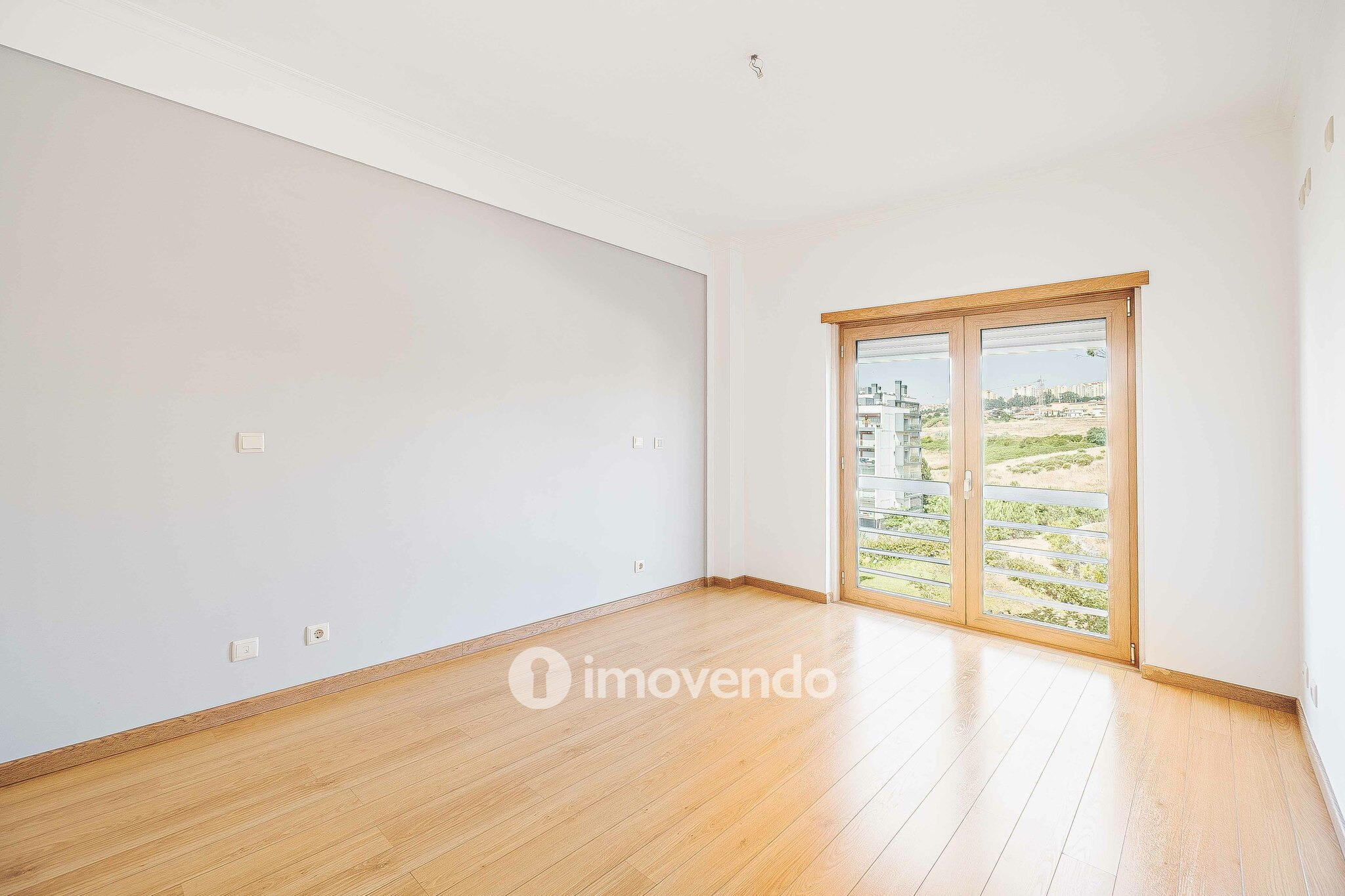 Apartamento T2 moderno, com estacionamento, na Póvoa de Santo Adrião