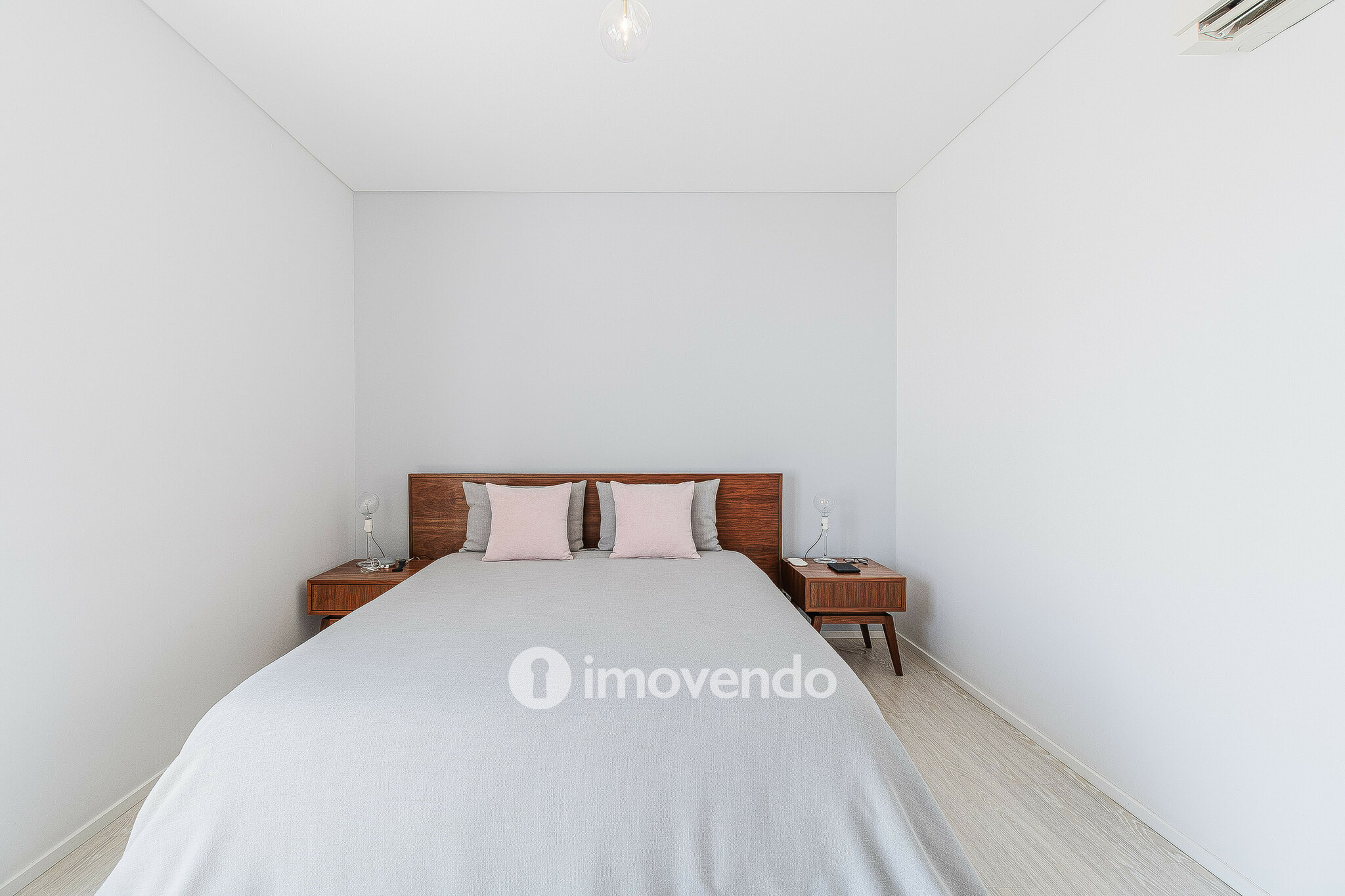 Moradia T3 moderna, com piscina e garagem, em Santo Antão do Tojal