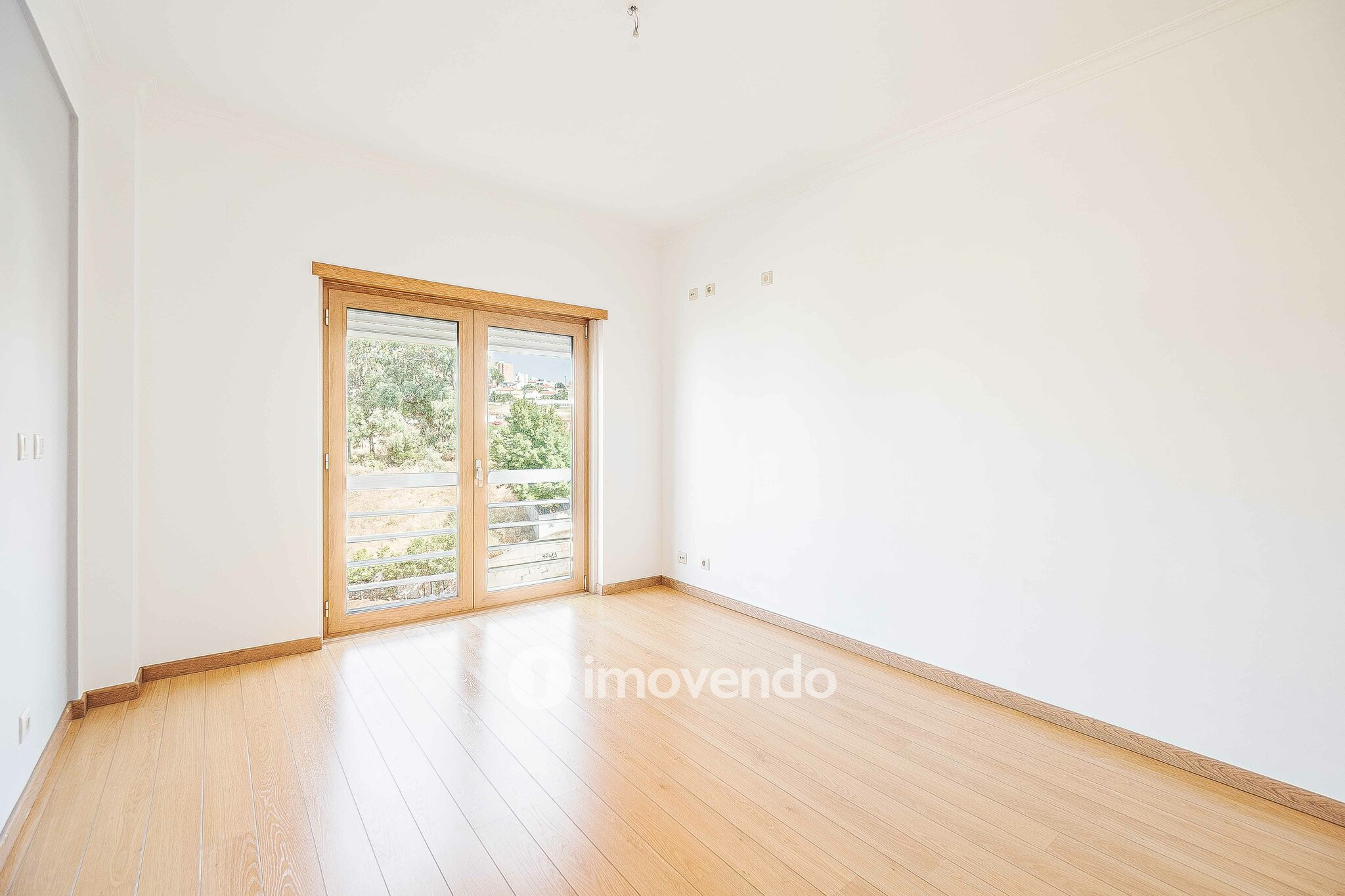Apartamento T2 moderno, com estacionamento, na Póvoa de Santo Adrião