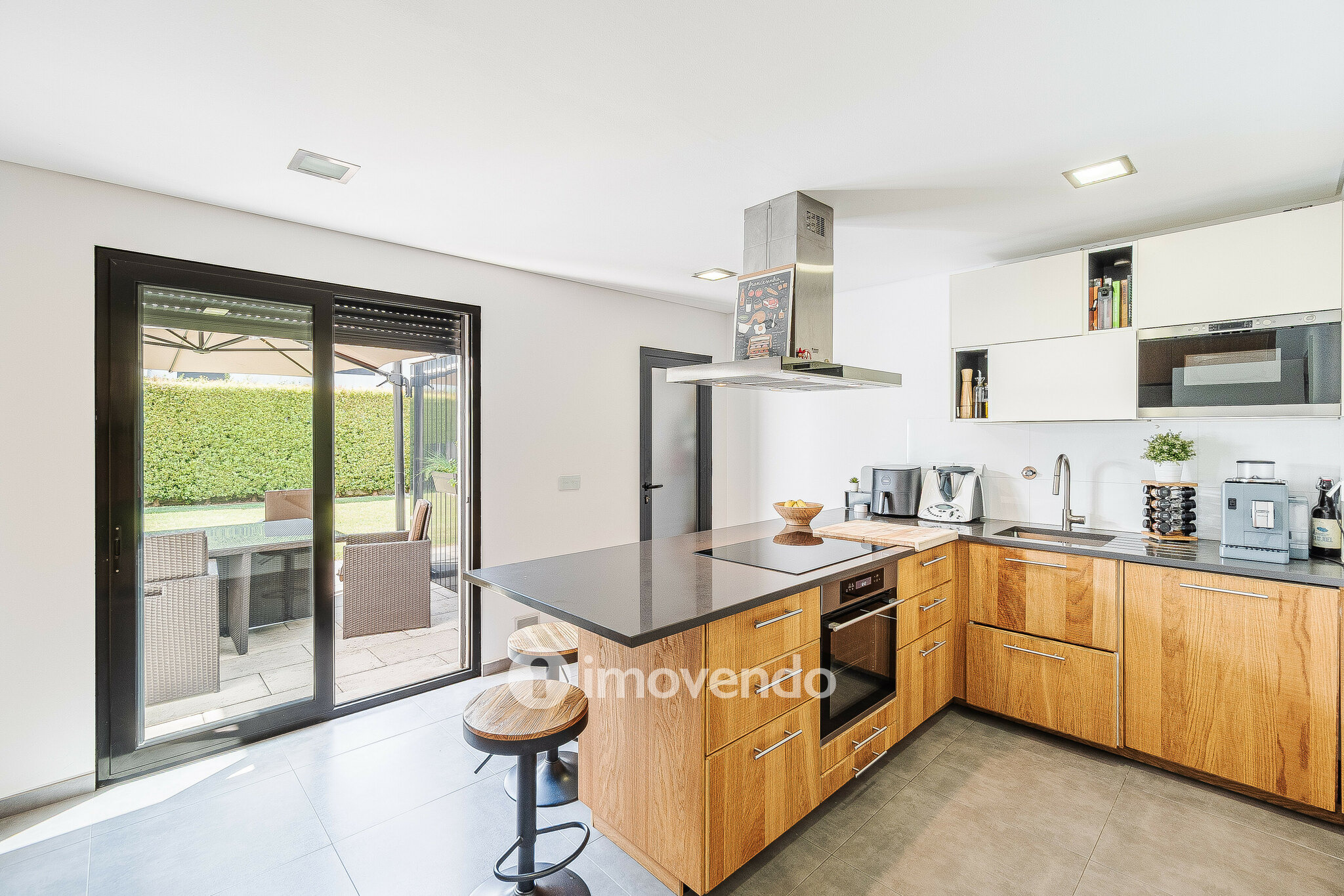 Moradia T3 moderna, com piscina e garagem, em Santo Antão do Tojal