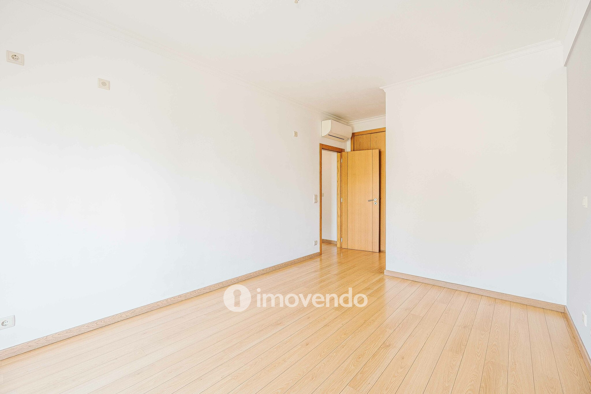 Apartamento T2 moderno, com estacionamento, na Póvoa de Santo Adrião