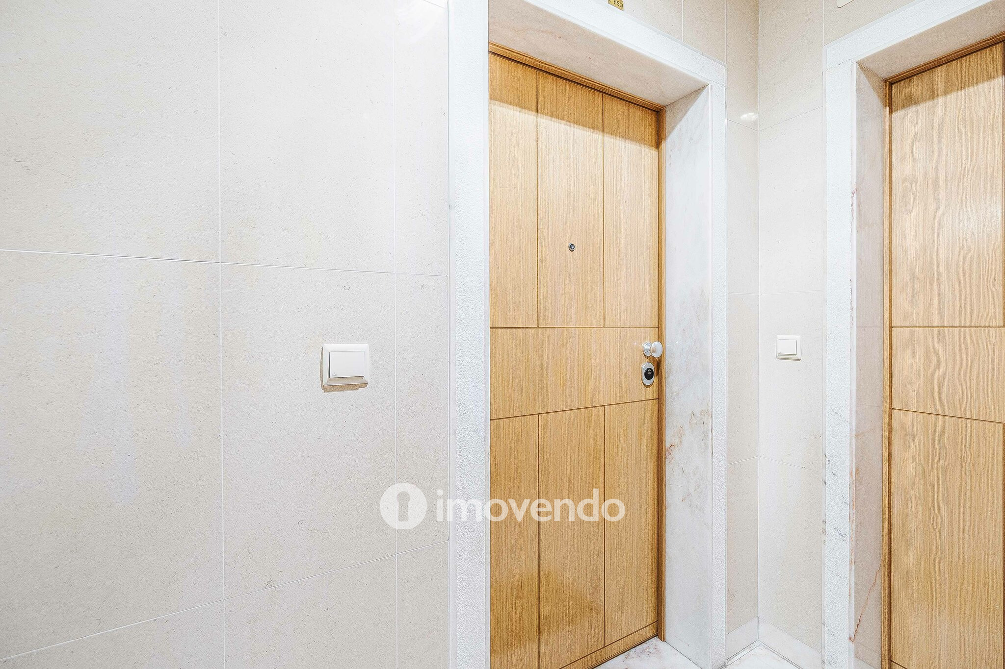 Apartamento T2 moderno, com estacionamento, na Póvoa de Santo Adrião