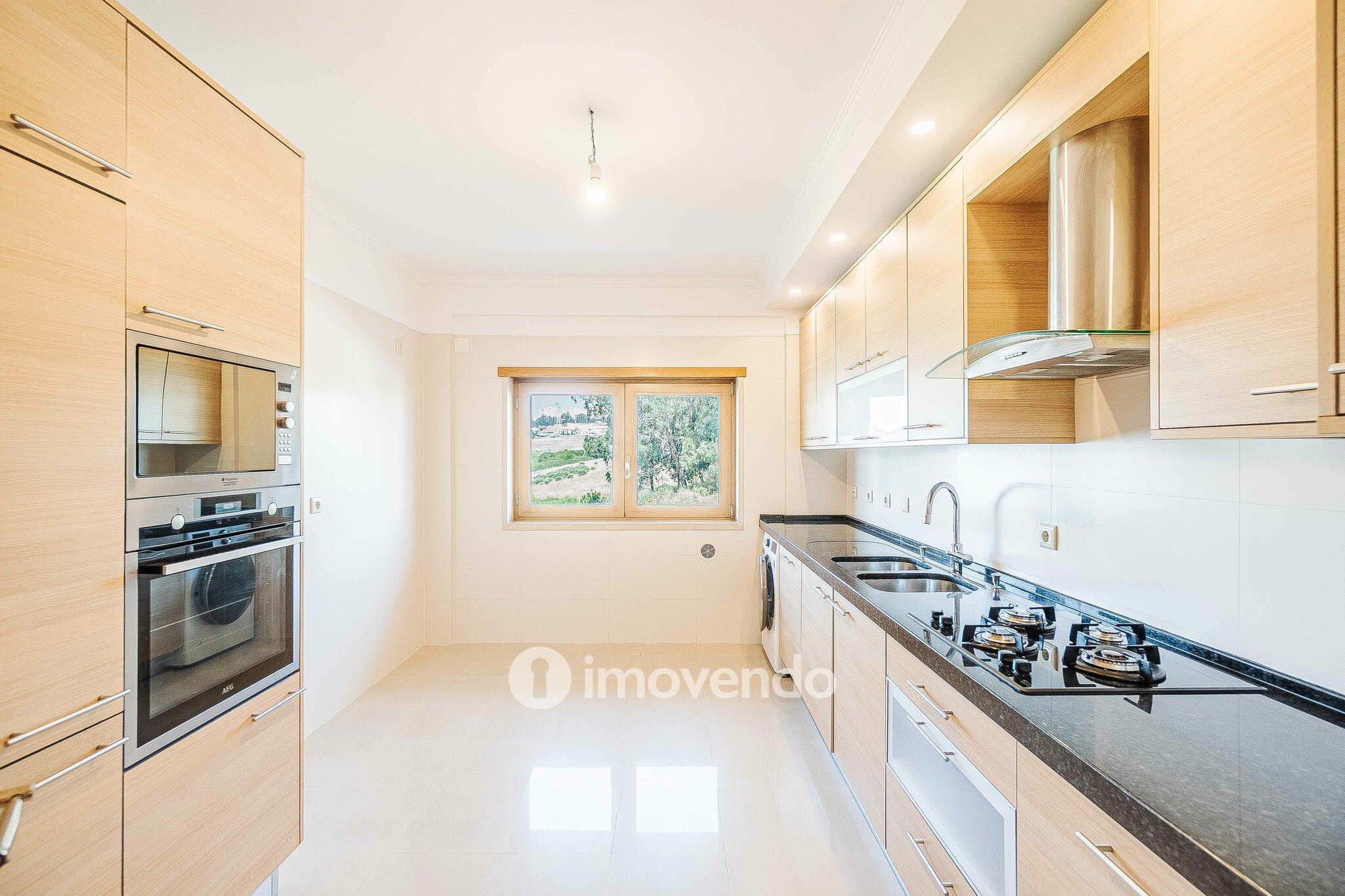 Apartamento T2 moderno, com estacionamento, na Póvoa de Santo Adrião