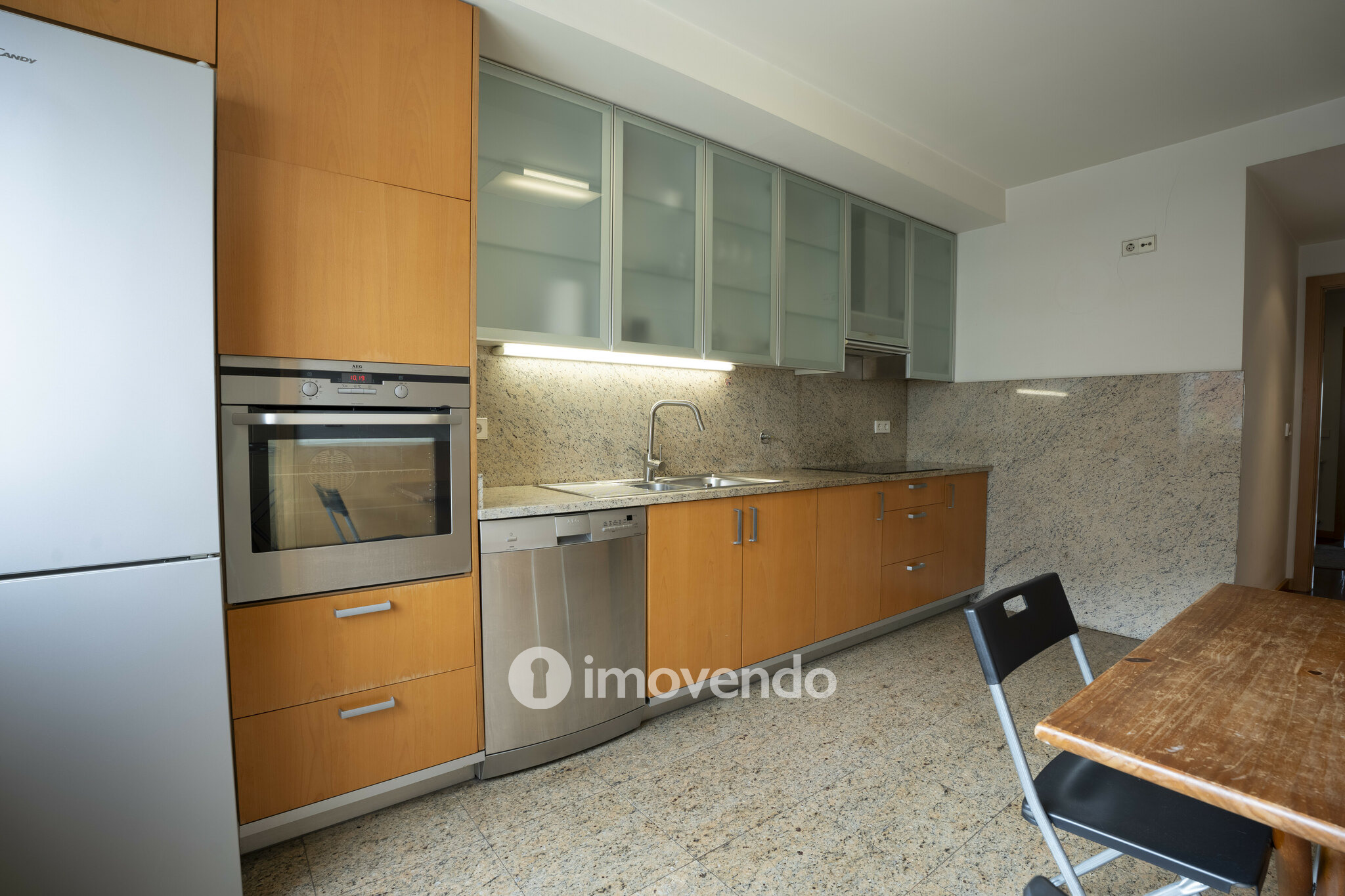 Apartamento T3, com áreas amplas e garagem, em Braga