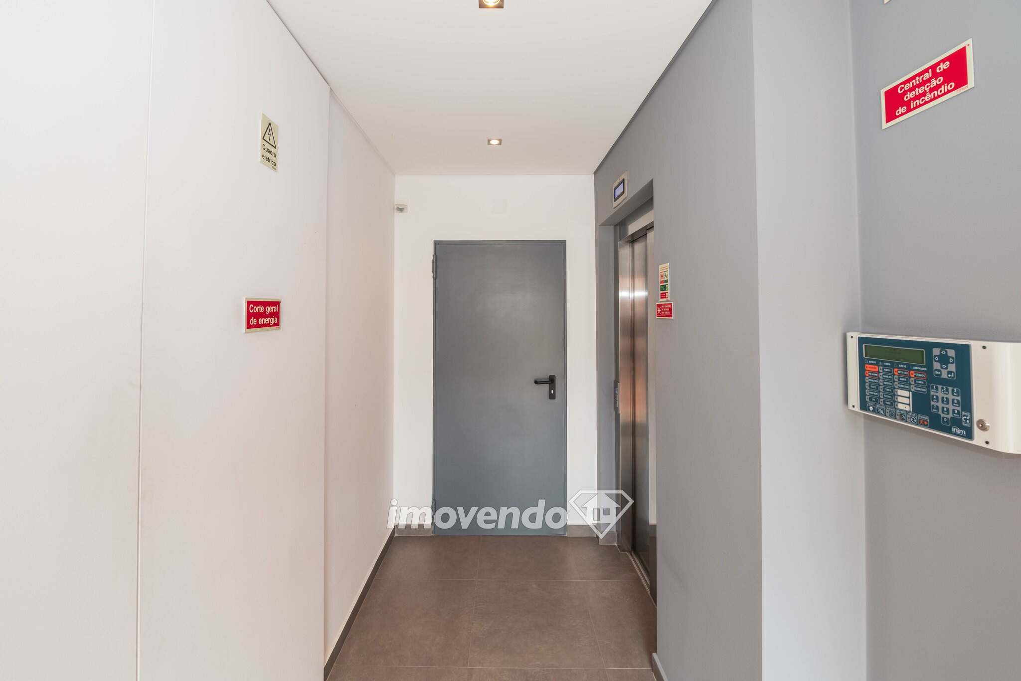 Apartamento T2 moderno, com garagem, no centro de Torres Vedras