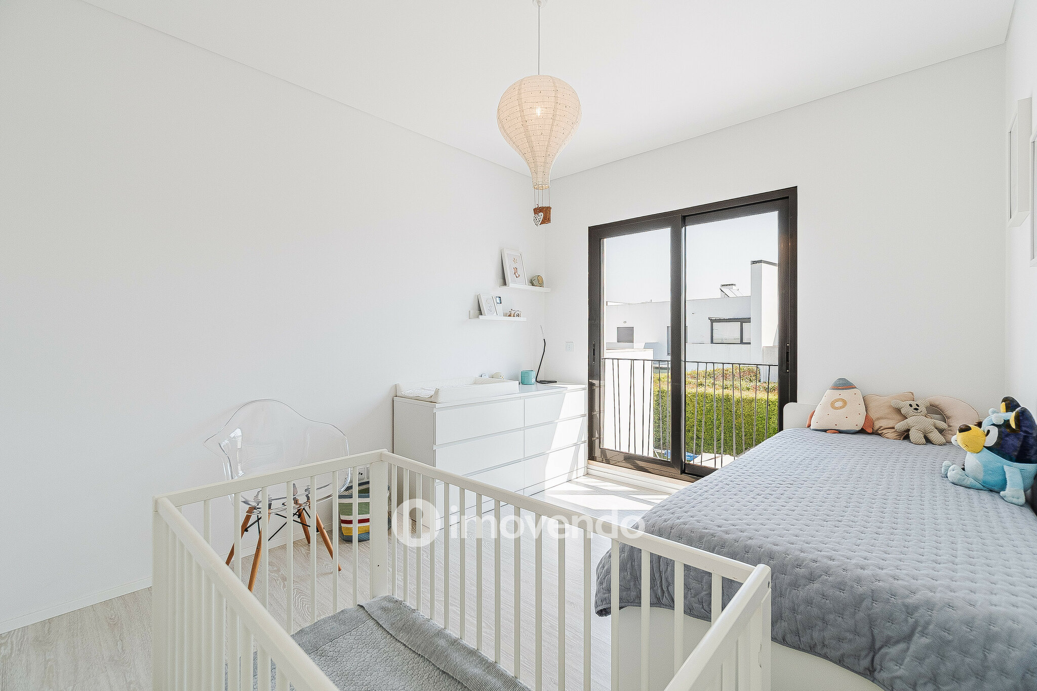 Moradia T3 moderna, com piscina e garagem, em Santo Antão do Tojal