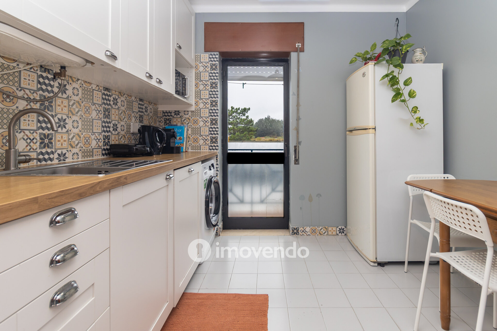 Apartamento T2 com áreas generosas e varanda, em Setúbal