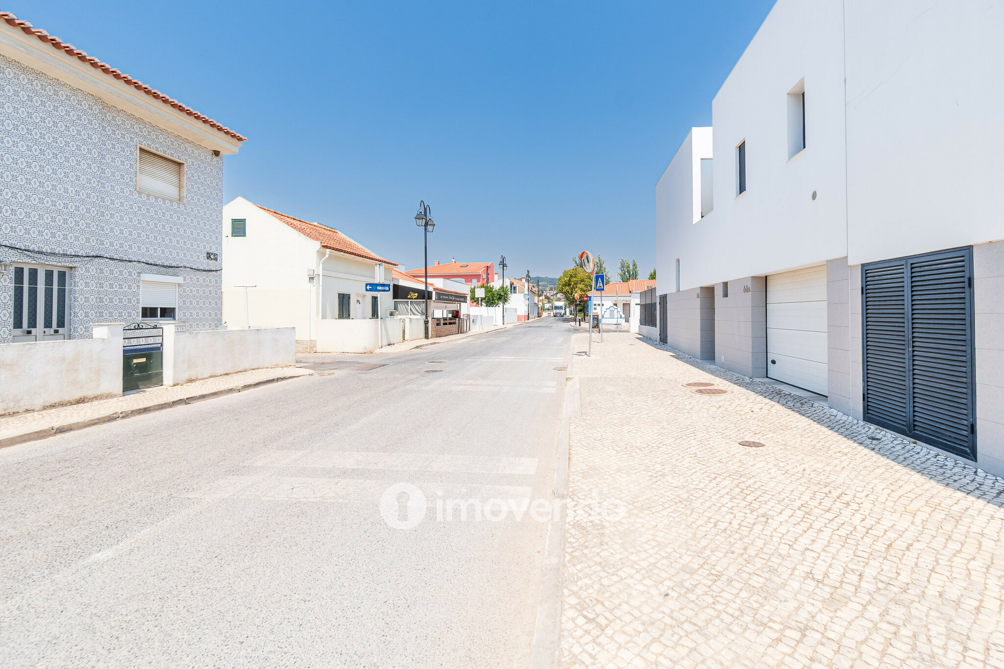 Moradia T3 moderna, com piscina e garagem, em Santo Antão do Tojal