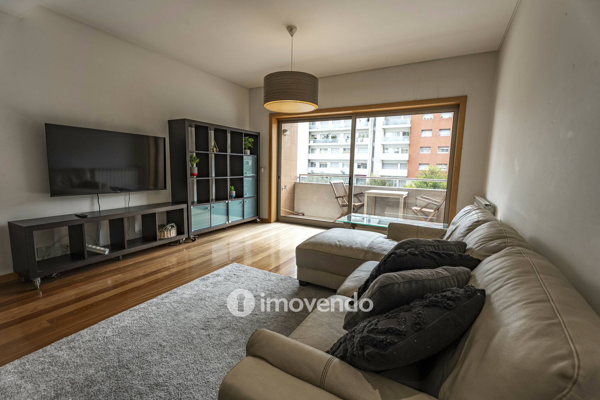 Apartamento T3, com áreas amplas e garagem, em Braga