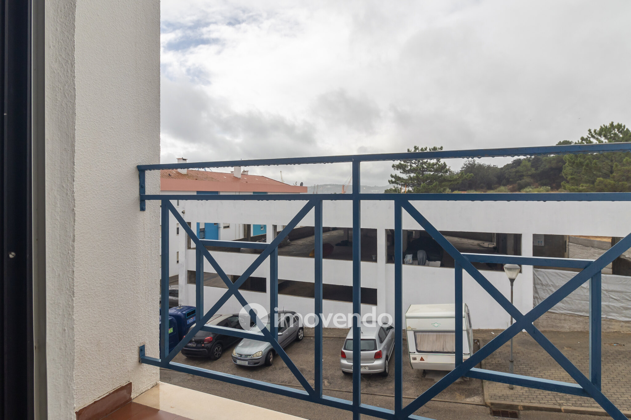 Apartamento T2 com áreas generosas e varanda, em Setúbal