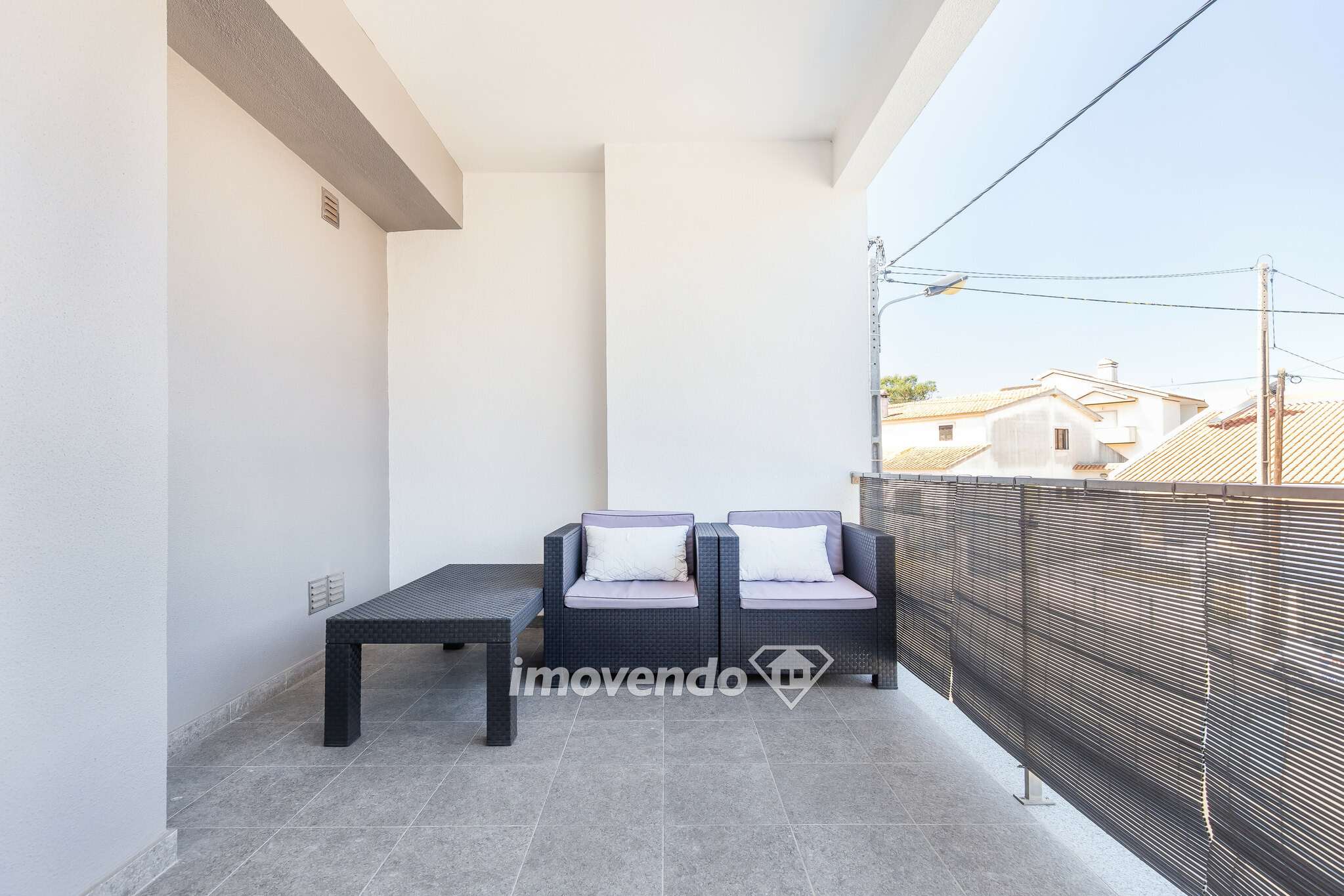 Moradia T2+2 de design moderno, com cozinha equipada, em Vale Milhaços