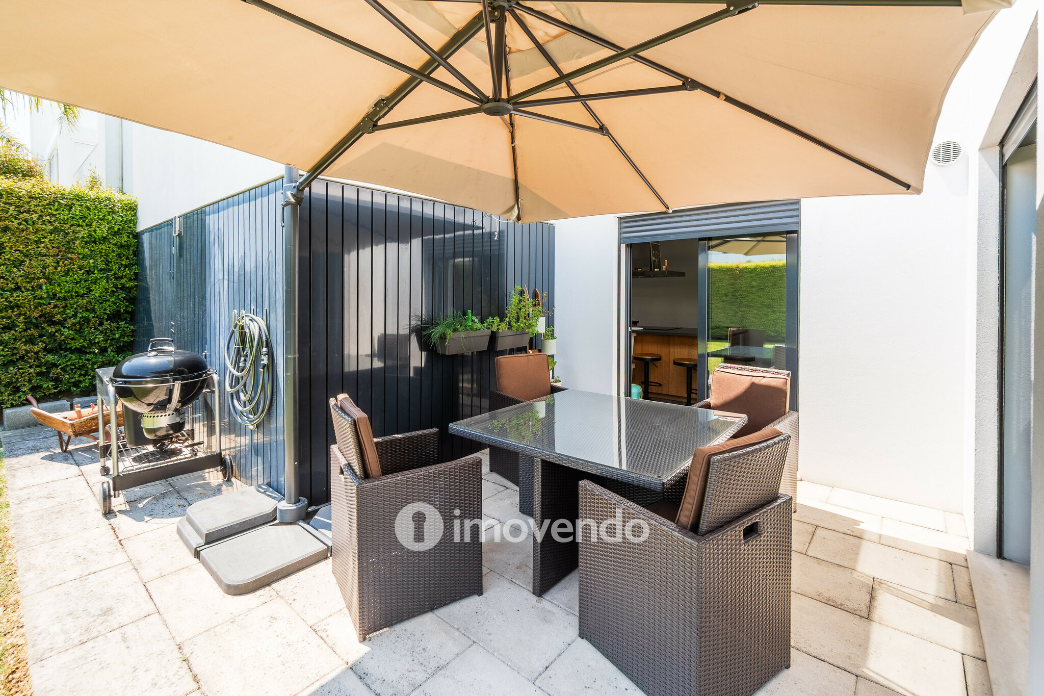 Moradia T3 moderna, com piscina e garagem, em Santo Antão do Tojal