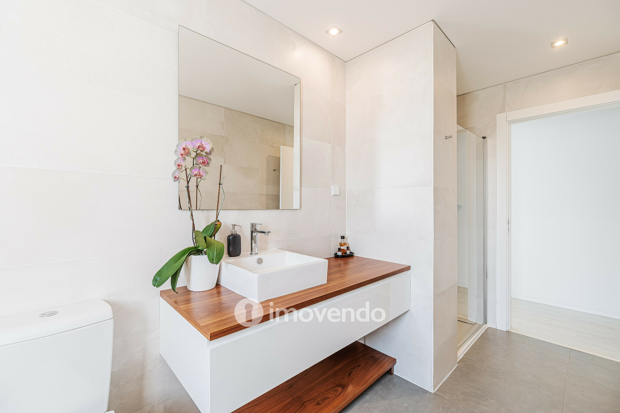 Moradia T3 moderna, com piscina e garagem, em Santo Antão do Tojal