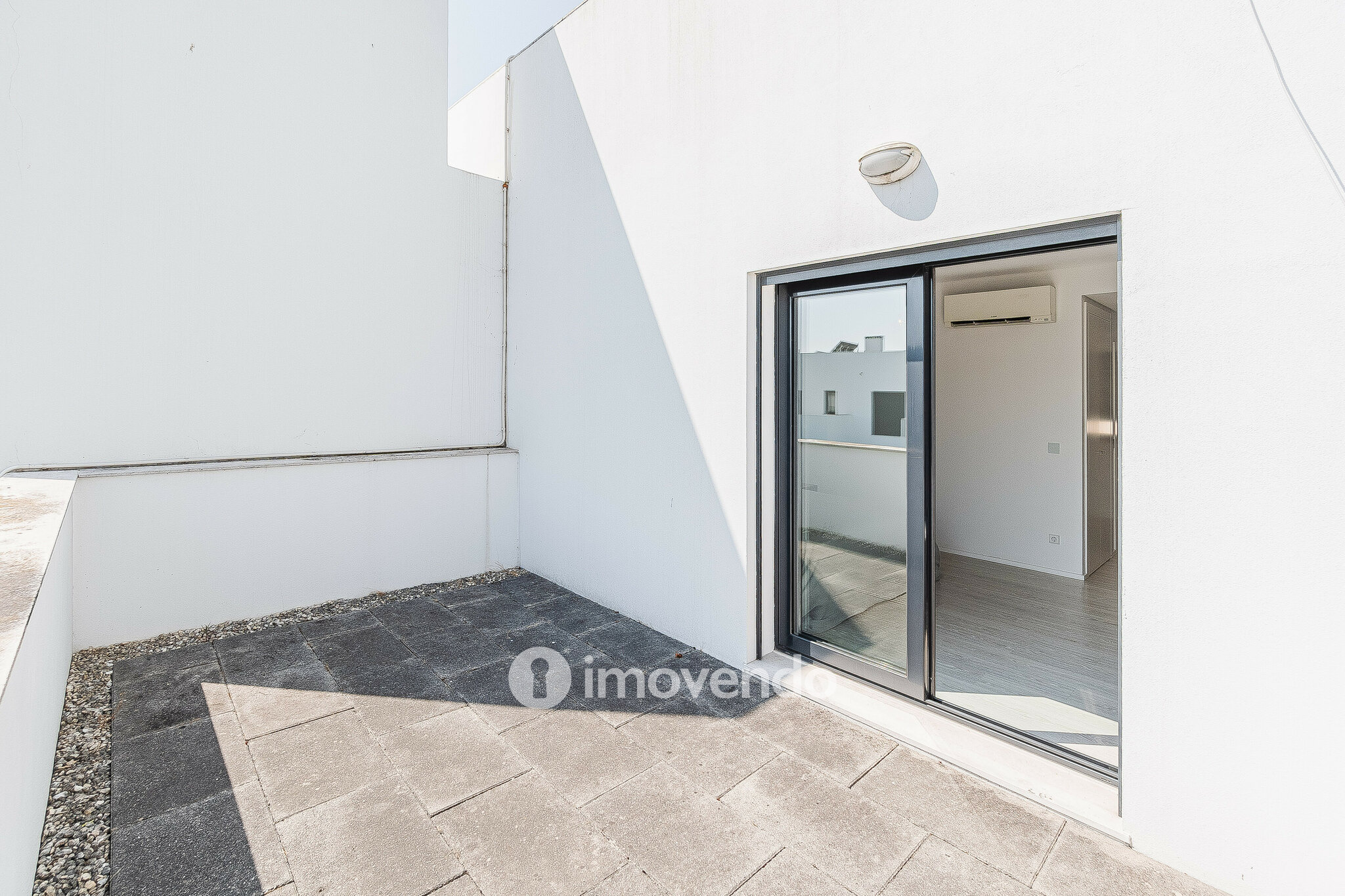 Moradia T3 moderna, com piscina e garagem, em Santo Antão do Tojal