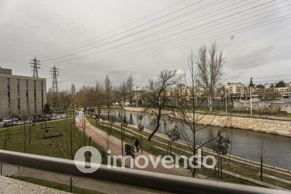 Apartamento T3 em Braga, Braga com 151 m<sup>2</sup> por 385.000