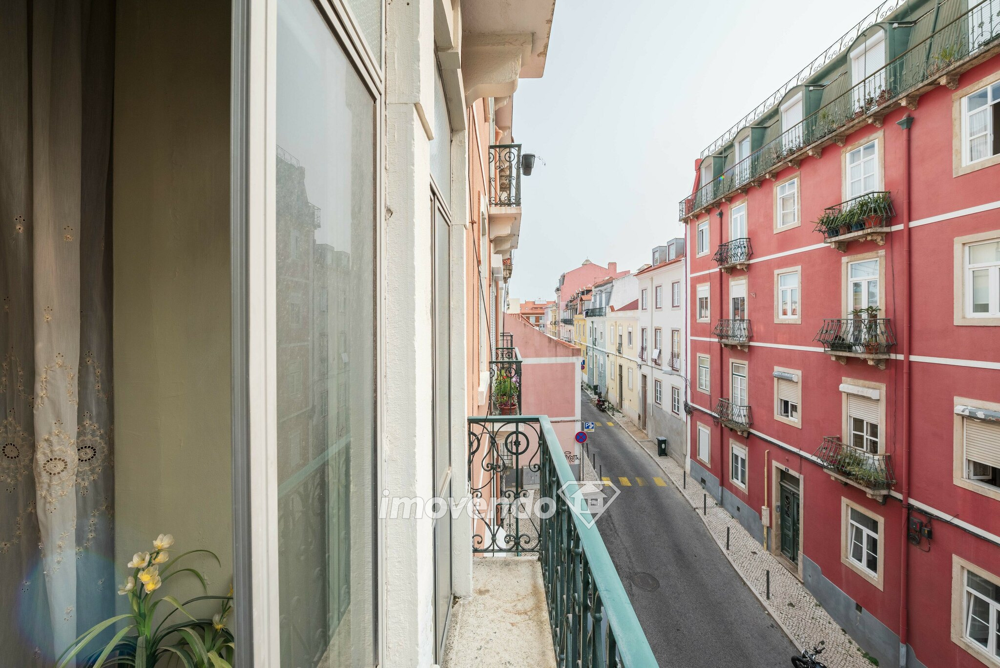 Apartamento T4+1 mobilado, com áreas amplas, na Estefânia, em Lisboa