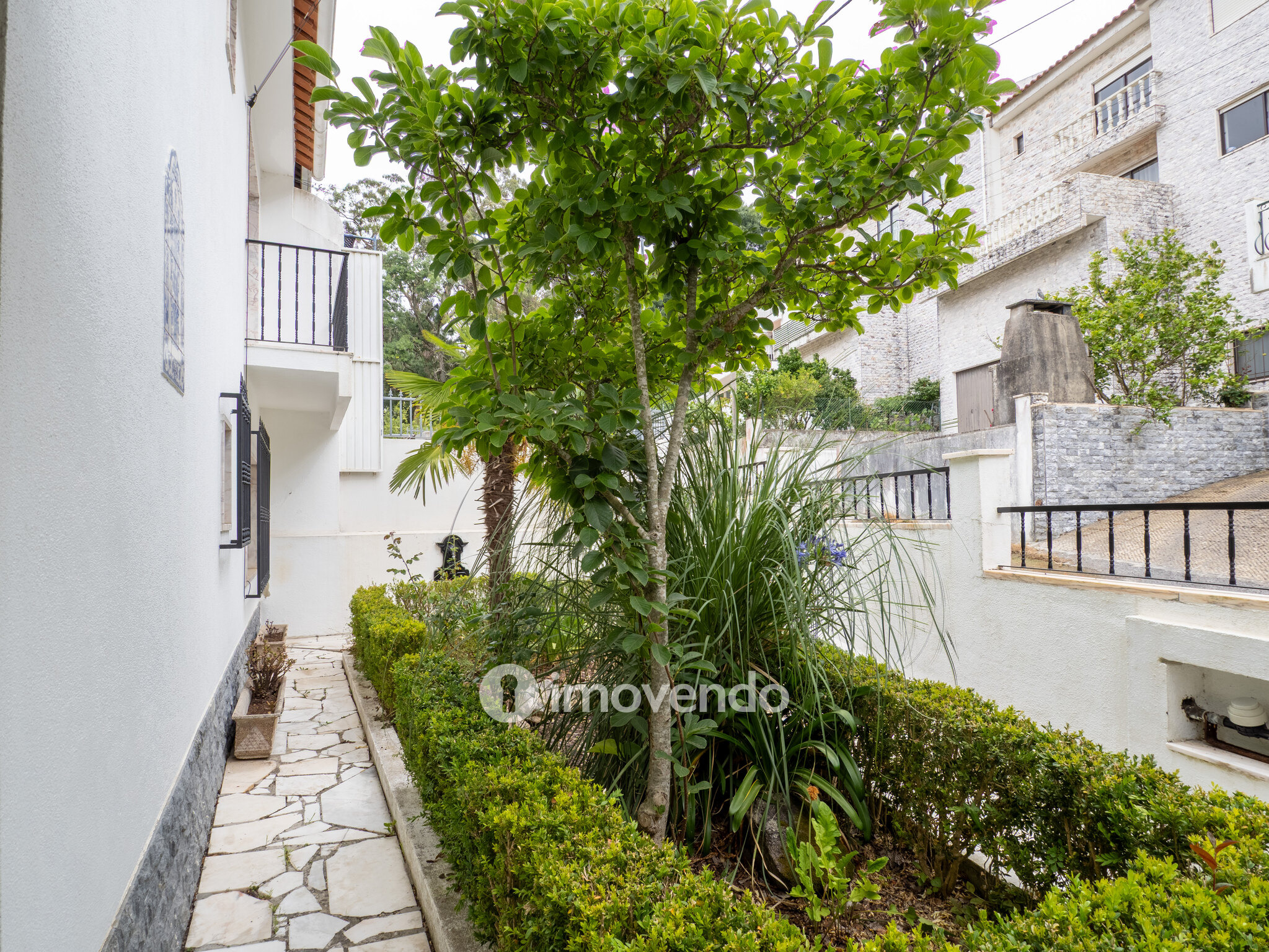 Moradia T6 na Rua Quinta das Rosas, em Rio de Mouro
