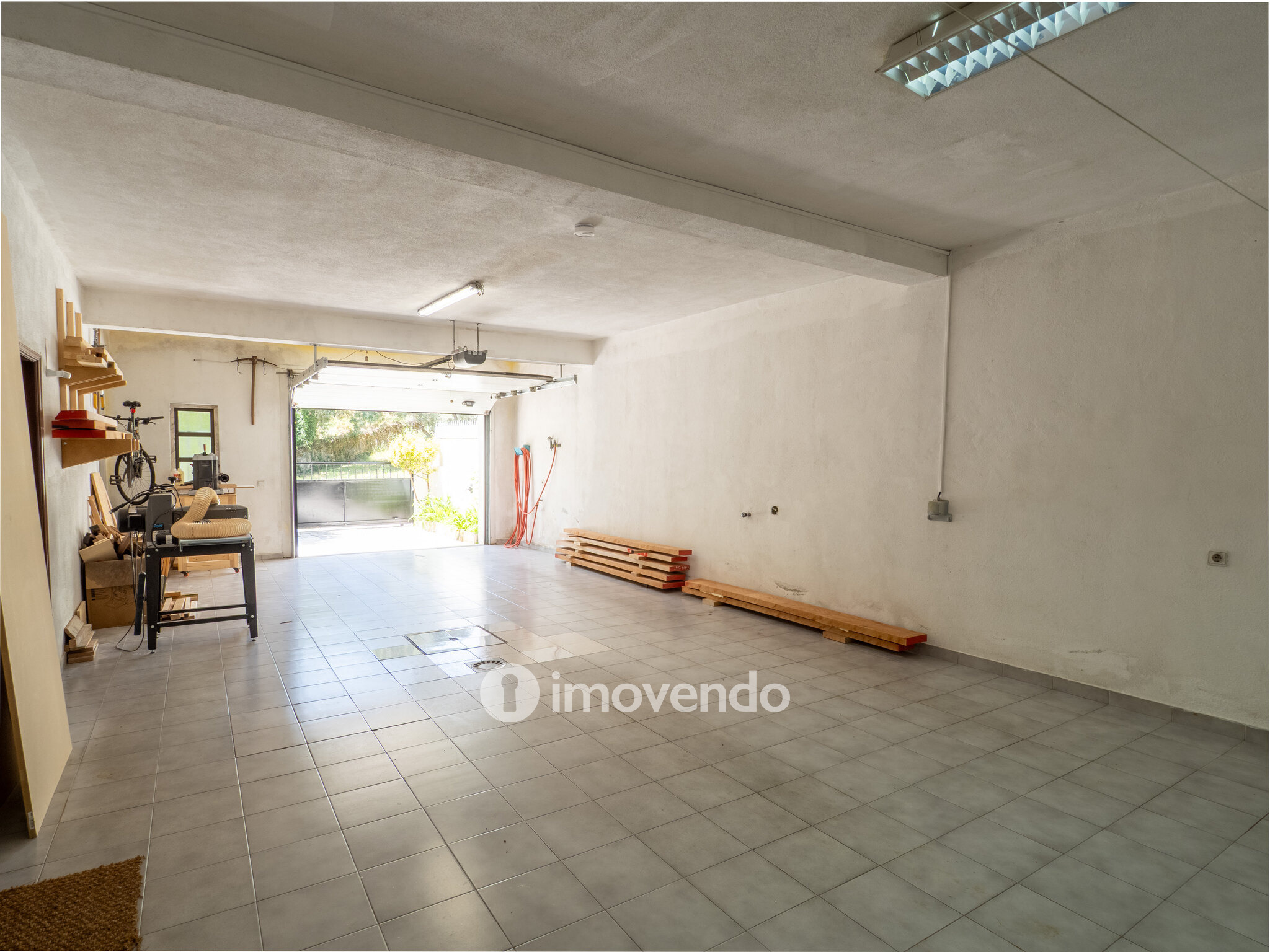 Moradia T6 na Rua Quinta das Rosas, em Rio de Mouro
