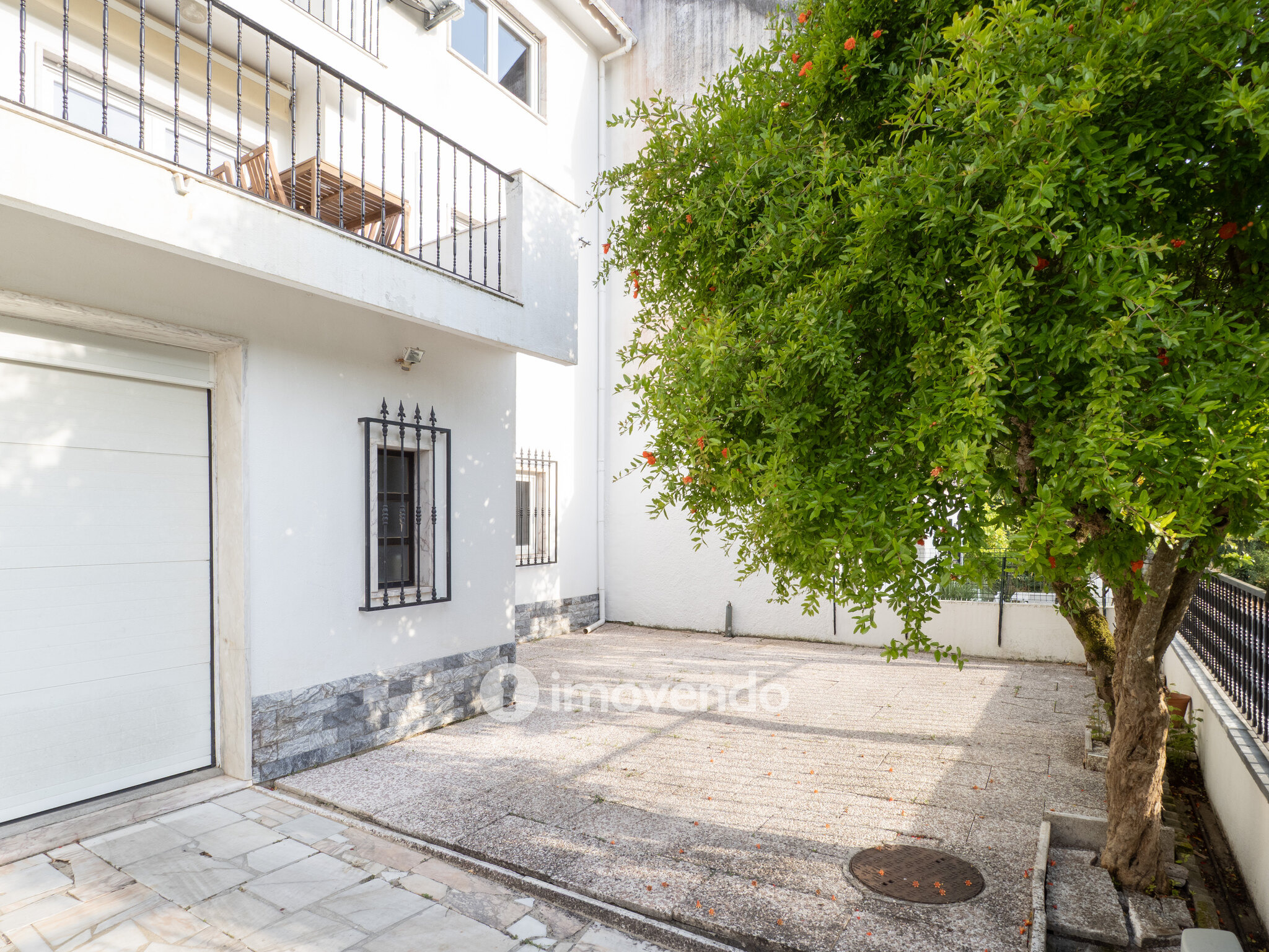 Moradia T6 na Rua Quinta das Rosas, em Rio de Mouro