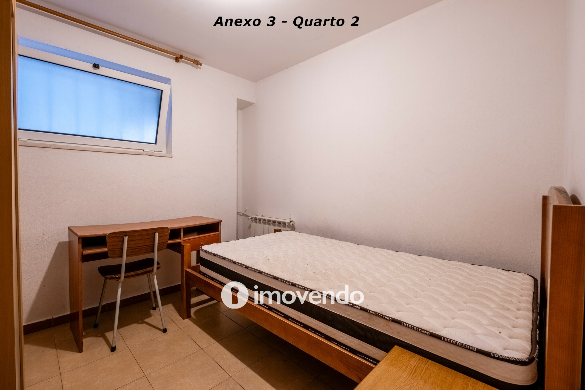 Moradia com terreno de 1.347 m2 e garagem, em São Martinho do Bispo