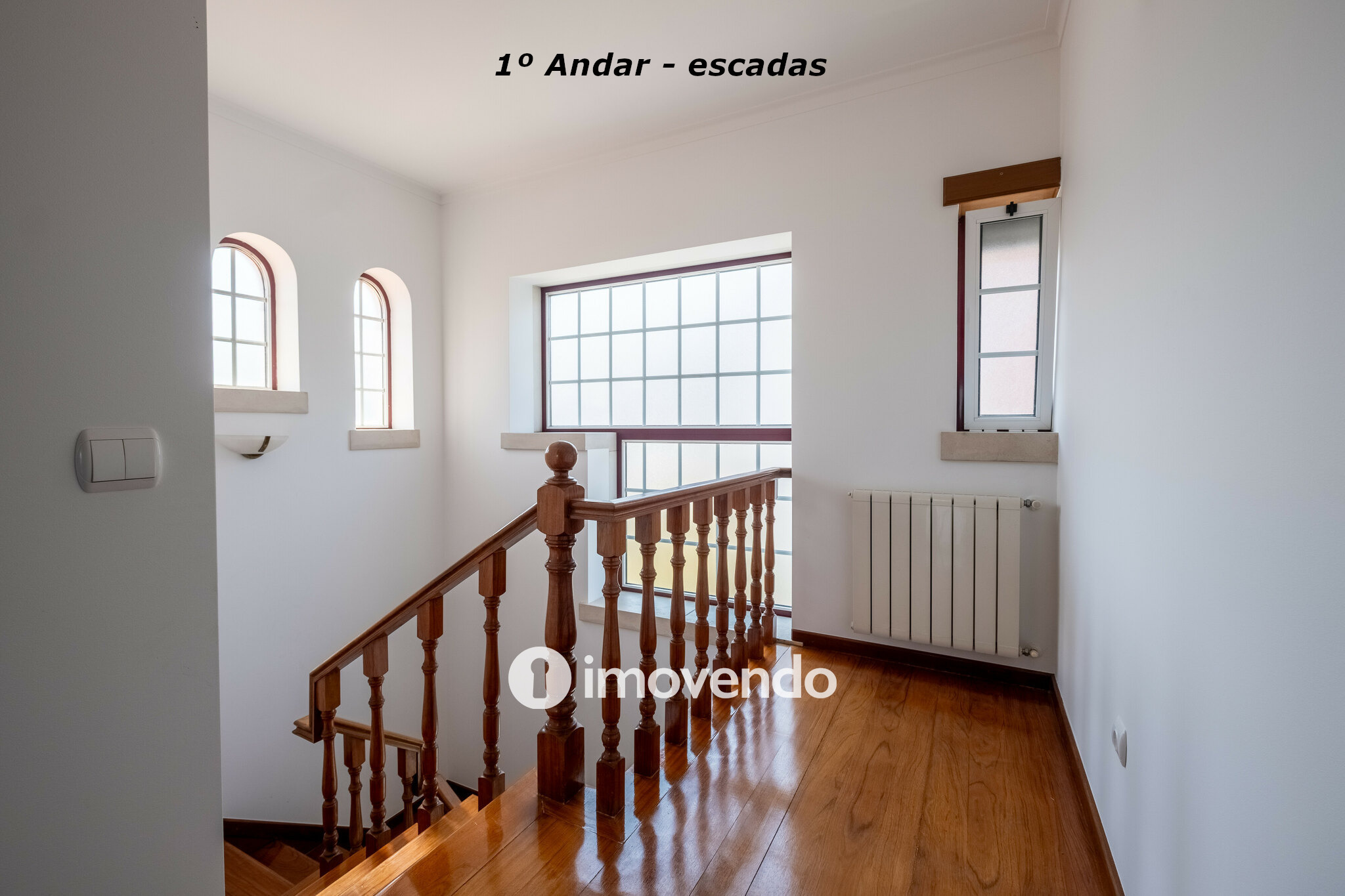 Moradia com terreno de 1.347 m2 e garagem, em São Martinho do Bispo