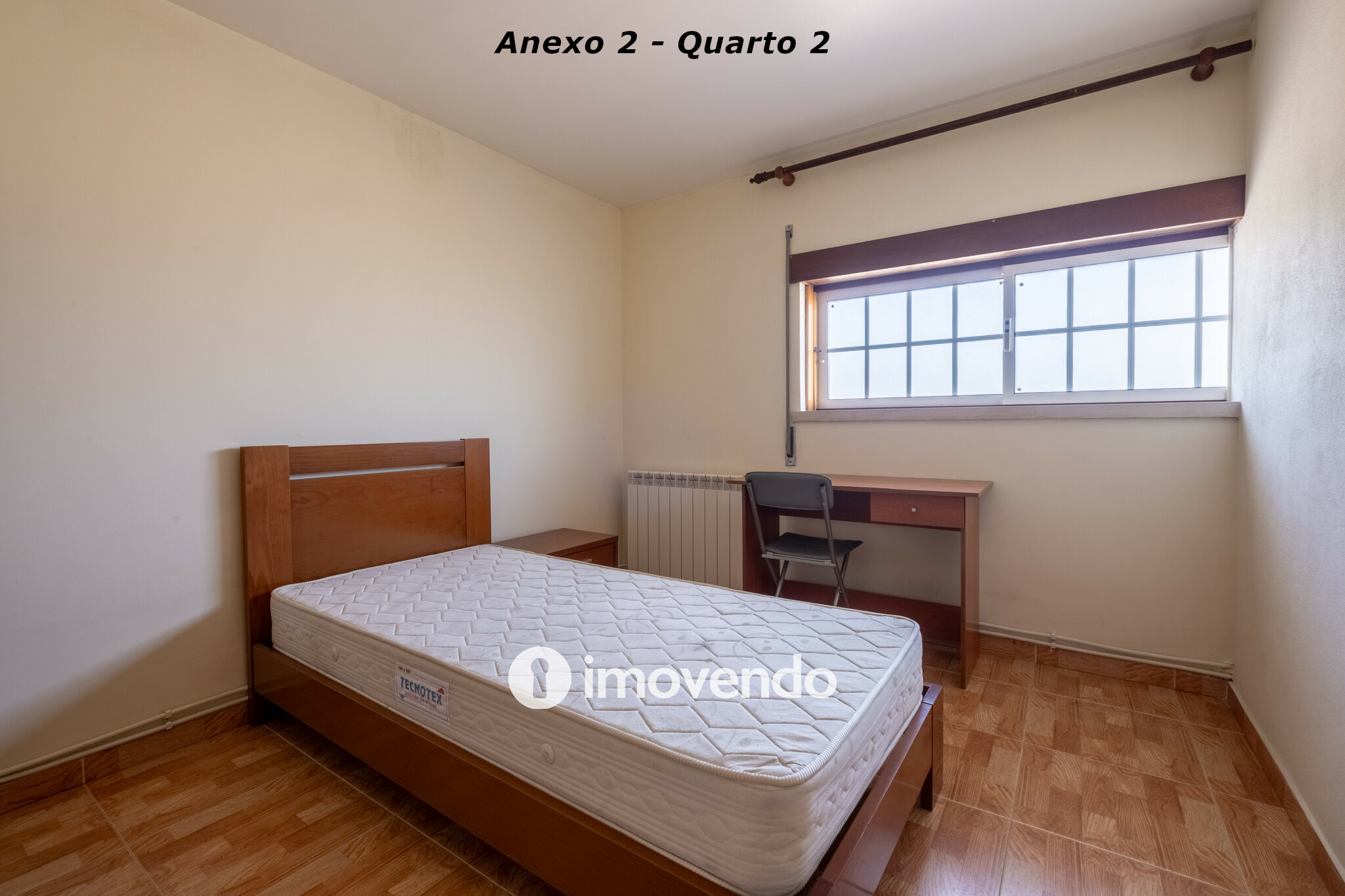 Moradia com terreno de 1.347 m2 e garagem, em São Martinho do Bispo